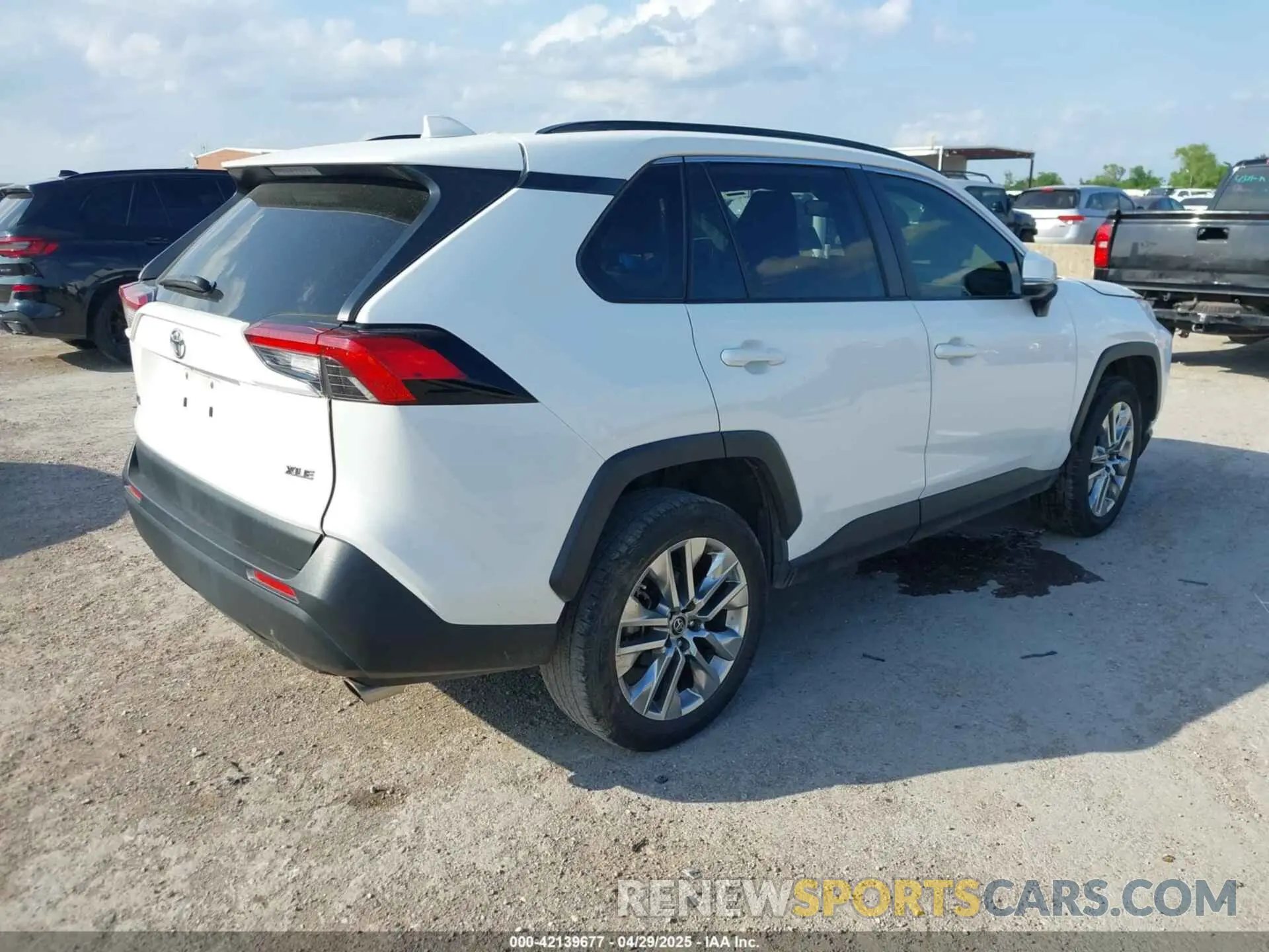 4 Photograph of a damaged car JTMC1RFV6KD509099 TOYOTA RAV4 2019