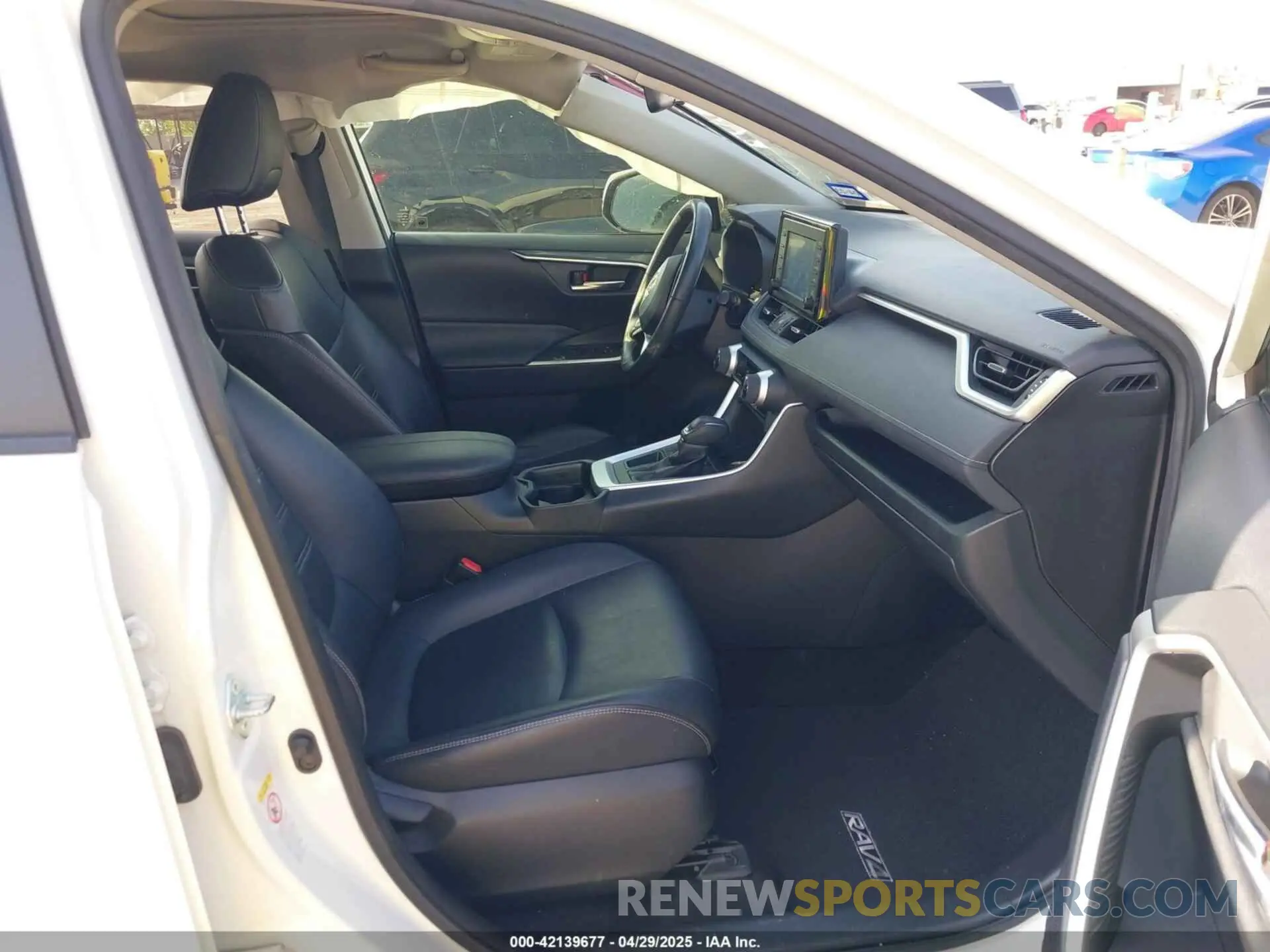 5 Photograph of a damaged car JTMC1RFV6KD509099 TOYOTA RAV4 2019