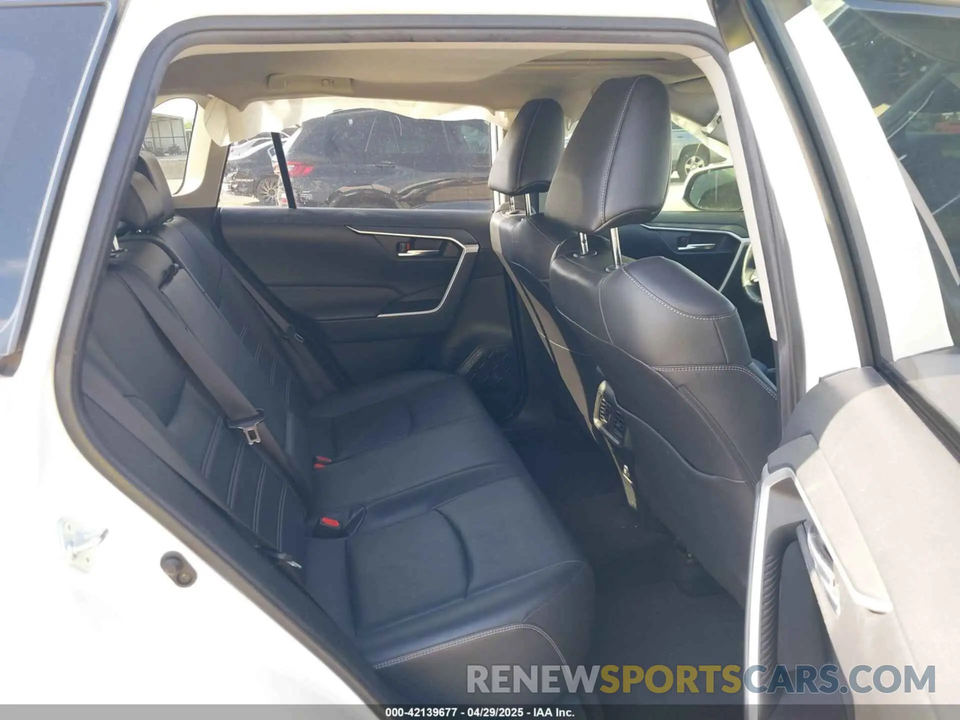 8 Photograph of a damaged car JTMC1RFV6KD509099 TOYOTA RAV4 2019