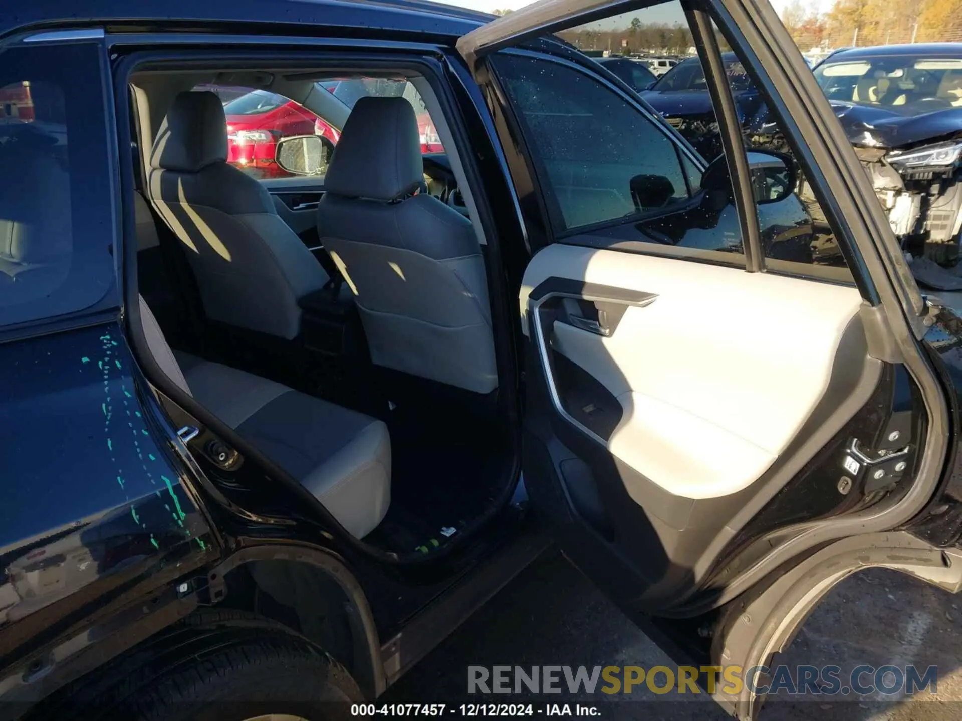8 Фотография поврежденного автомобиля JTMC1RFV7KD003880 TOYOTA RAV4 2019