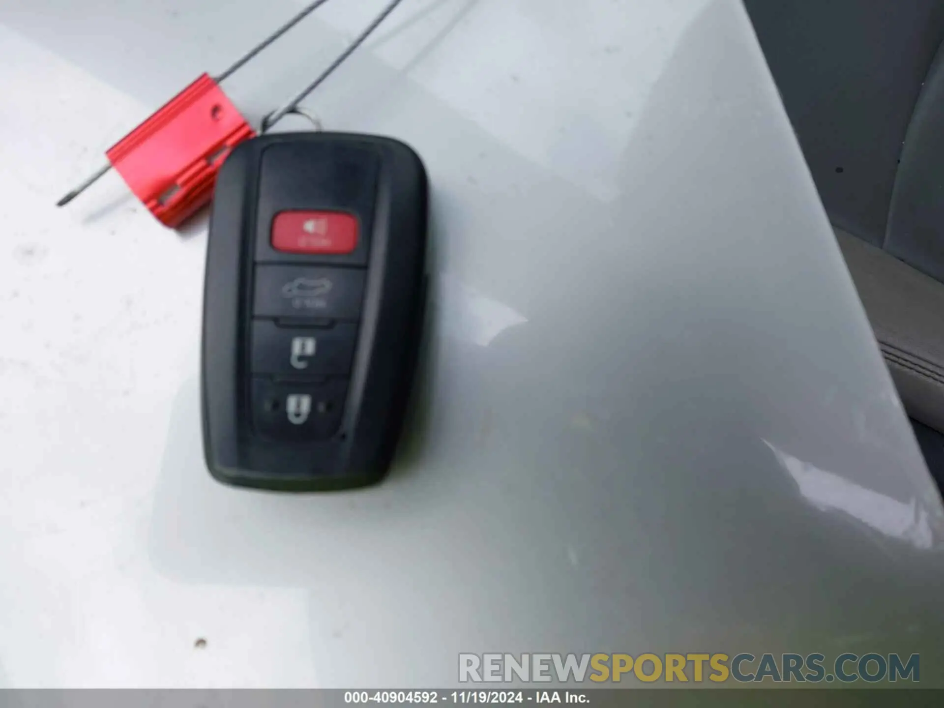11 Photograph of a damaged car JTMC1RFV7KD040623 TOYOTA RAV4 2019