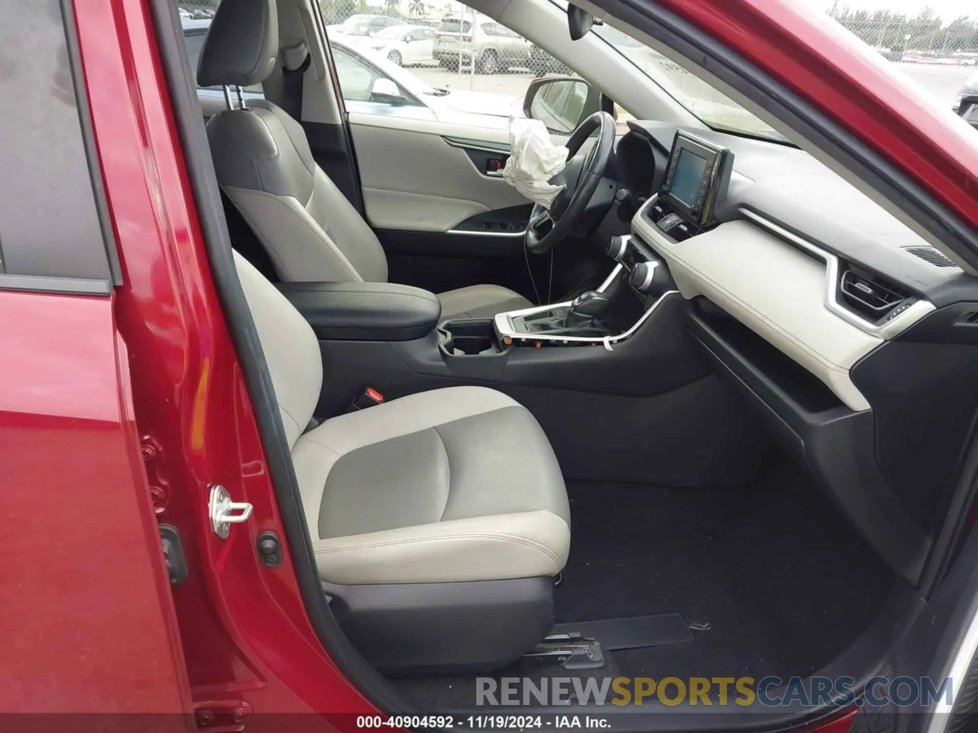 5 Photograph of a damaged car JTMC1RFV7KD040623 TOYOTA RAV4 2019