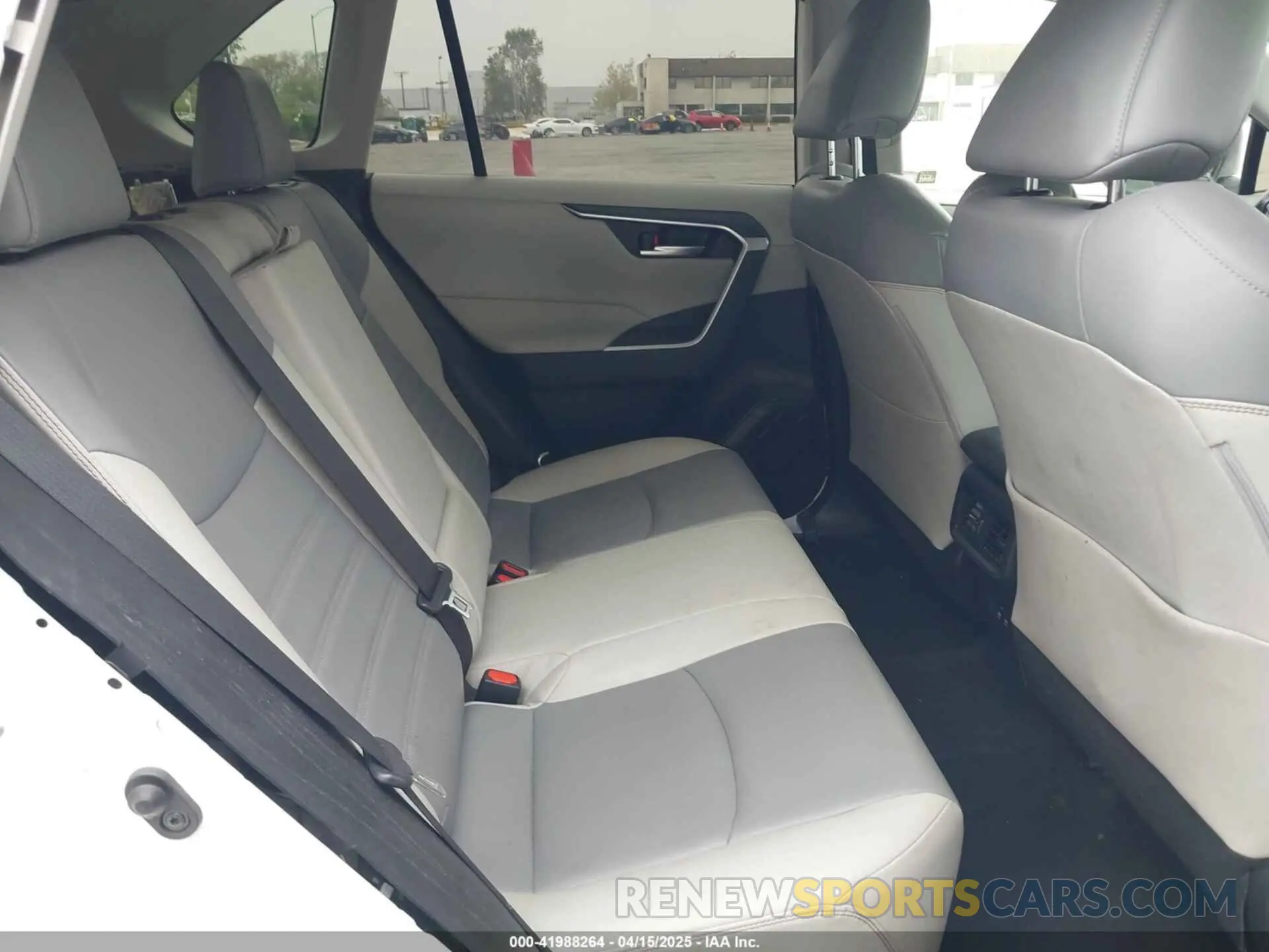 8 Фотография поврежденного автомобиля JTMC1RFV9KD500834 TOYOTA RAV4 2019