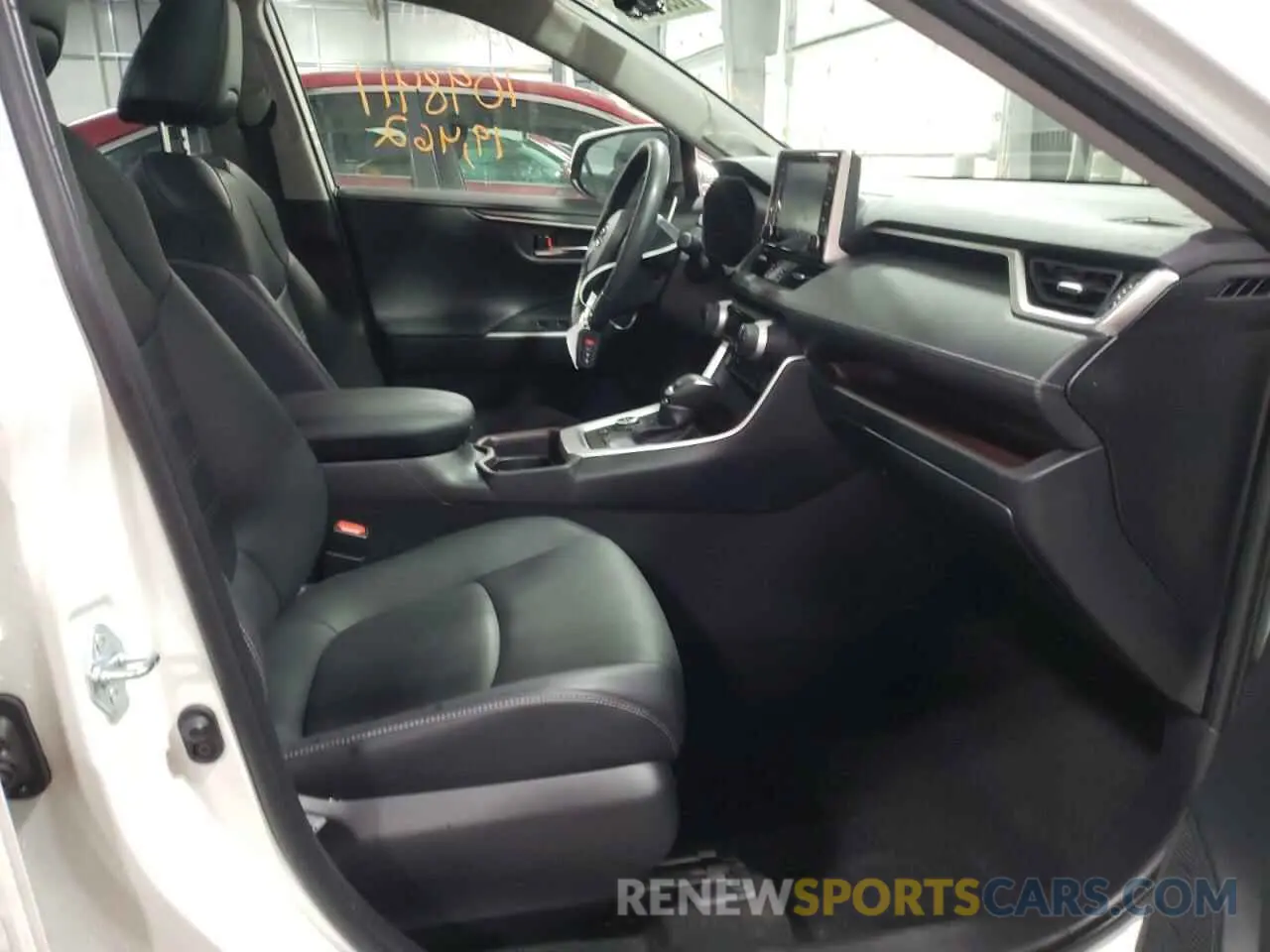5 Фотография поврежденного автомобиля JTMDWRFV1KD510540 TOYOTA RAV4 2019