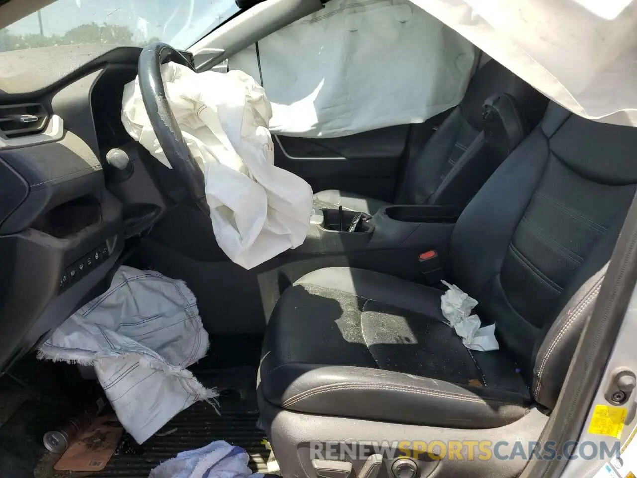 7 Photograph of a damaged car JTMDWRFV2KD504780 TOYOTA RAV4 2019