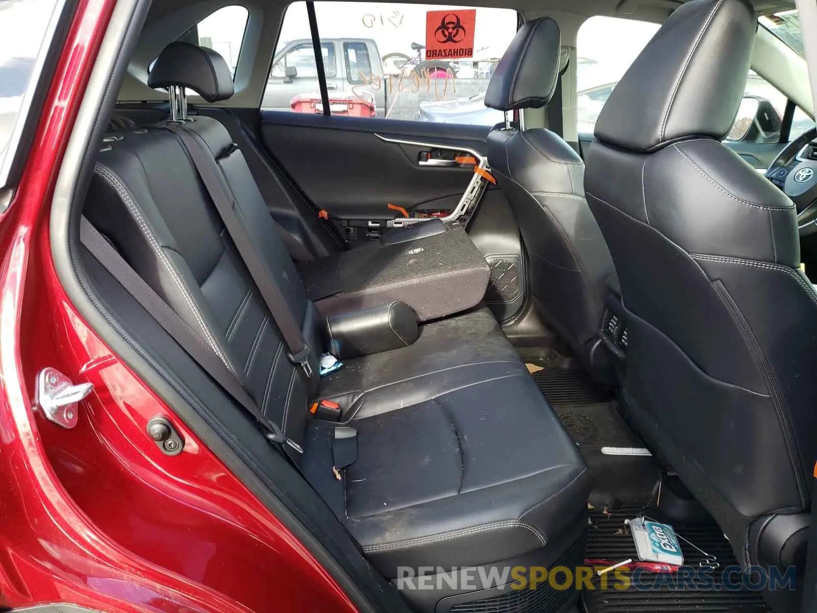 6 Photograph of a damaged car JTMDWRFV6KD500392 TOYOTA RAV4 2019