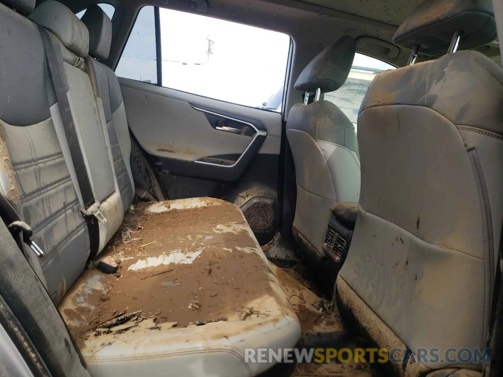 6 Photograph of a damaged car JTMDWRFV6KD514194 TOYOTA RAV4 2019