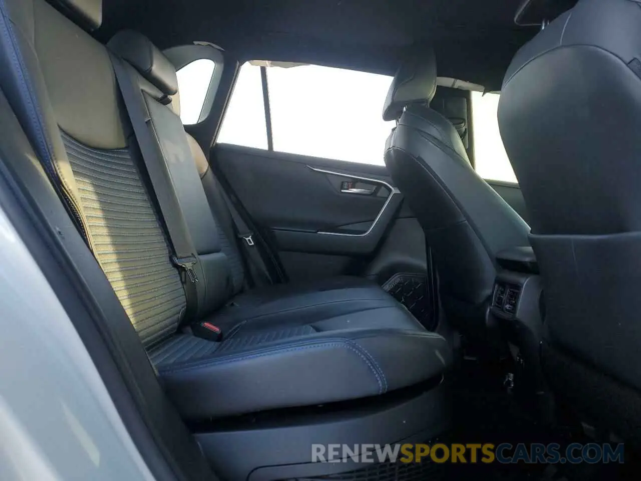 11 Photograph of a damaged car JTMEWRFV1KJ023859 TOYOTA RAV4 2019