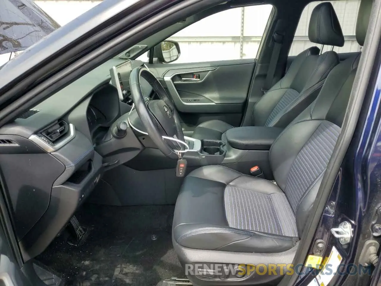 7 Фотография поврежденного автомобиля JTMEWRFV2KD508428 TOYOTA RAV4 2019