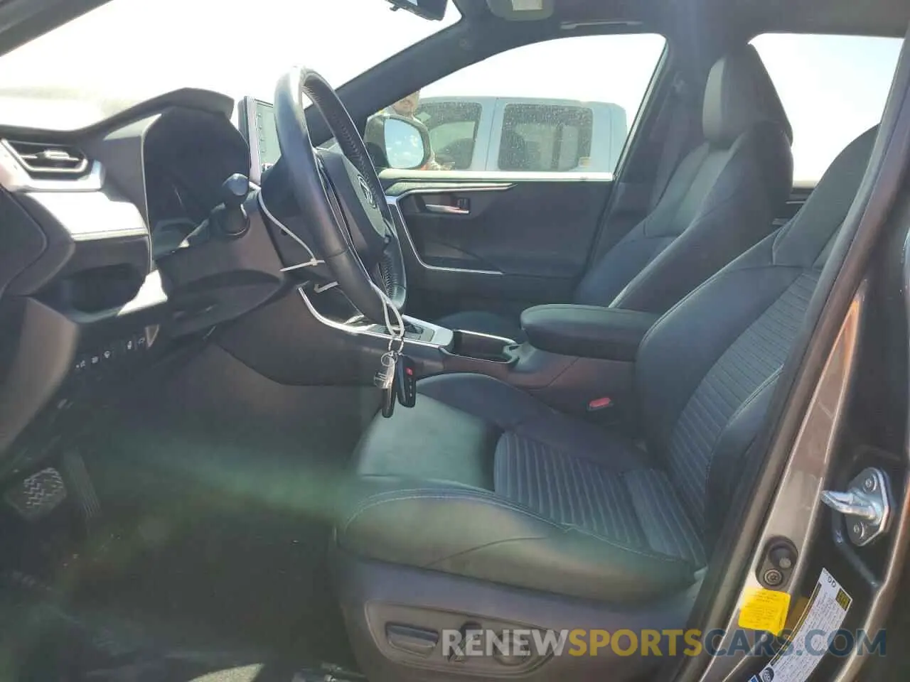 7 Photograph of a damaged car JTMEWRFV2KD510101 TOYOTA RAV4 2019