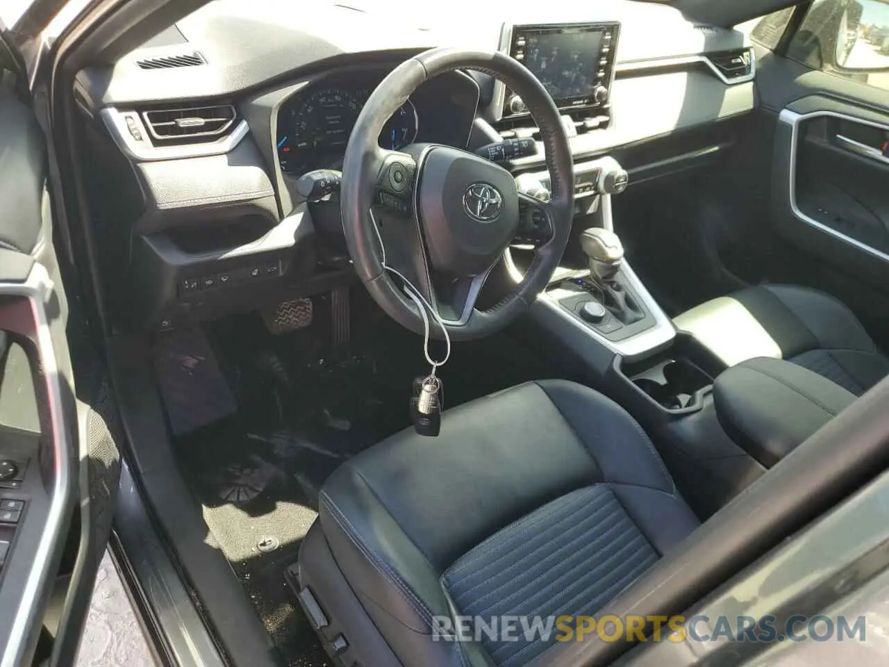 8 Photograph of a damaged car JTMEWRFV2KD510101 TOYOTA RAV4 2019