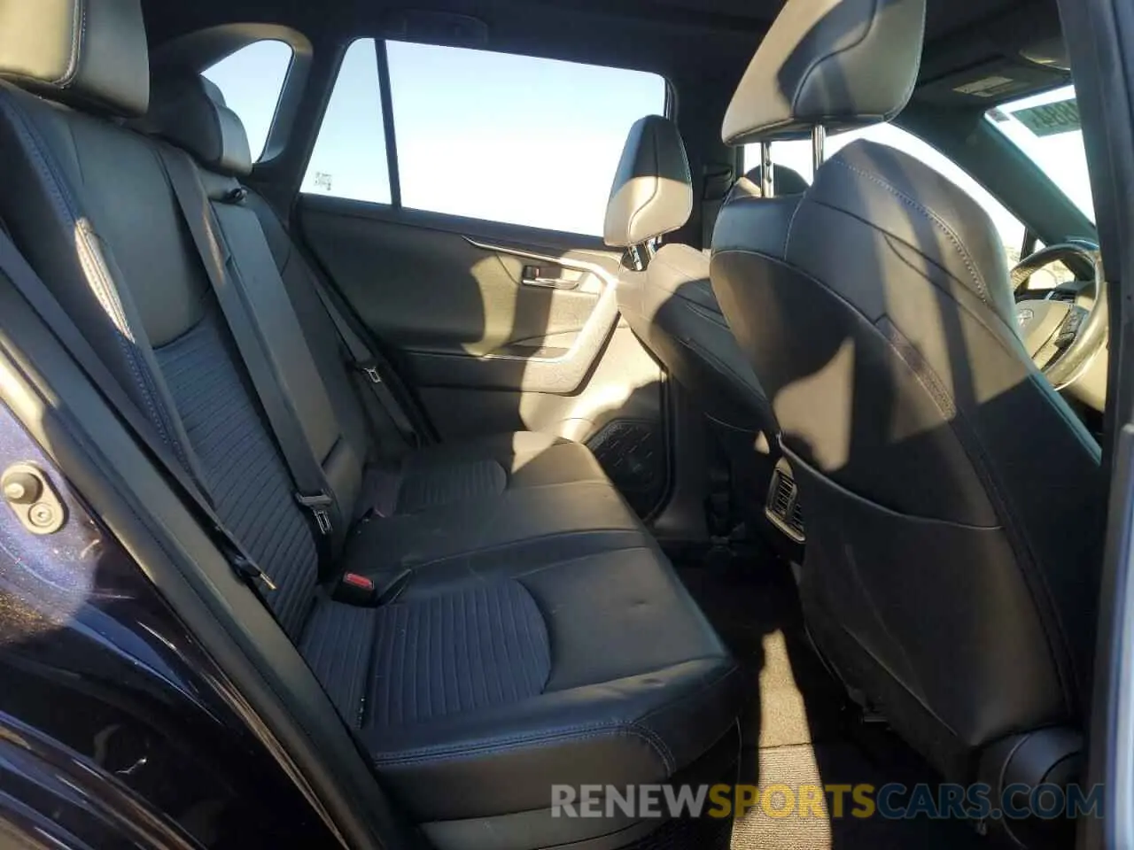 11 Фотография поврежденного автомобиля JTMEWRFV3KD517316 TOYOTA RAV4 2019