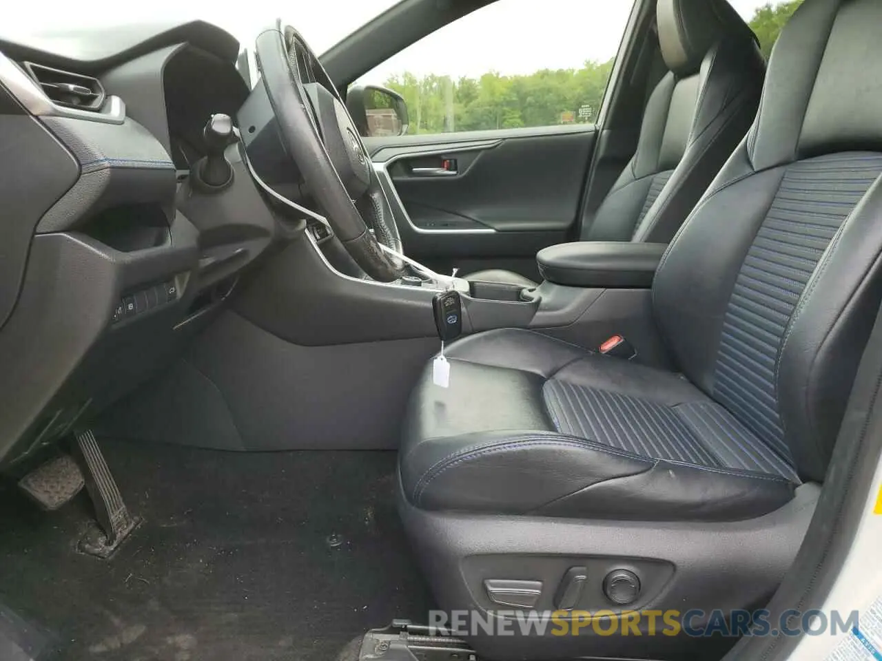 7 Photograph of a damaged car JTMEWRFV4KJ004433 TOYOTA RAV4 2019