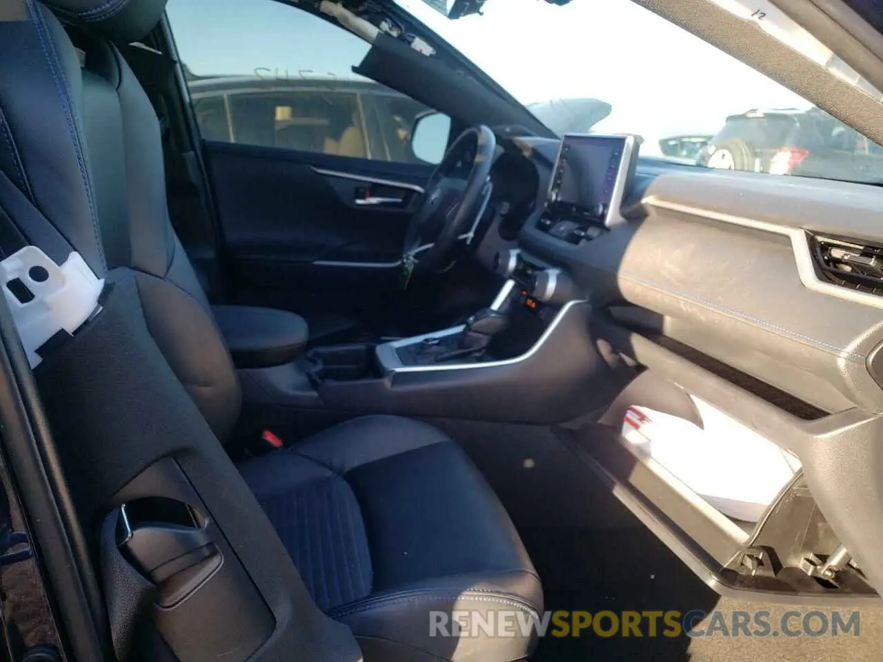 5 Фотография поврежденного автомобиля JTMEWRFV6KD511445 TOYOTA RAV4 2019