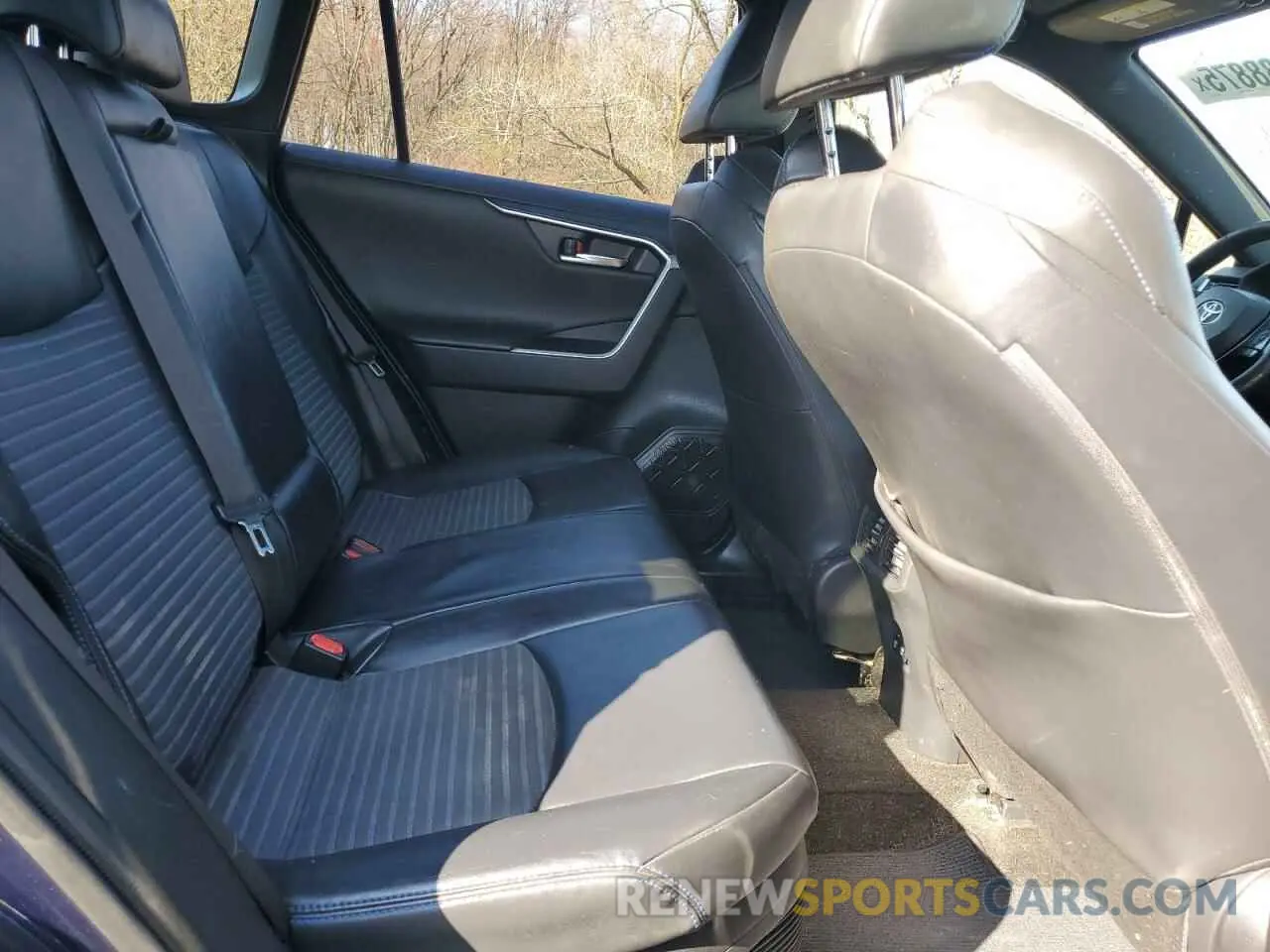 11 Фотография поврежденного автомобиля JTMEWRFV6KJ003641 TOYOTA RAV4 2019