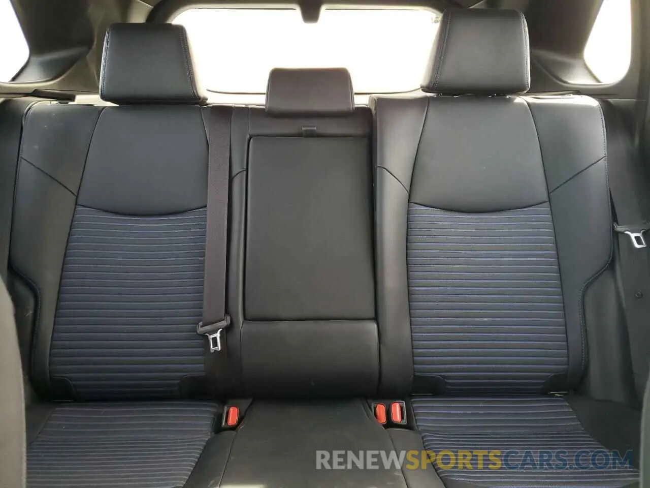 10 Фотография поврежденного автомобиля JTMEWRFV6KJ013084 TOYOTA RAV4 2019