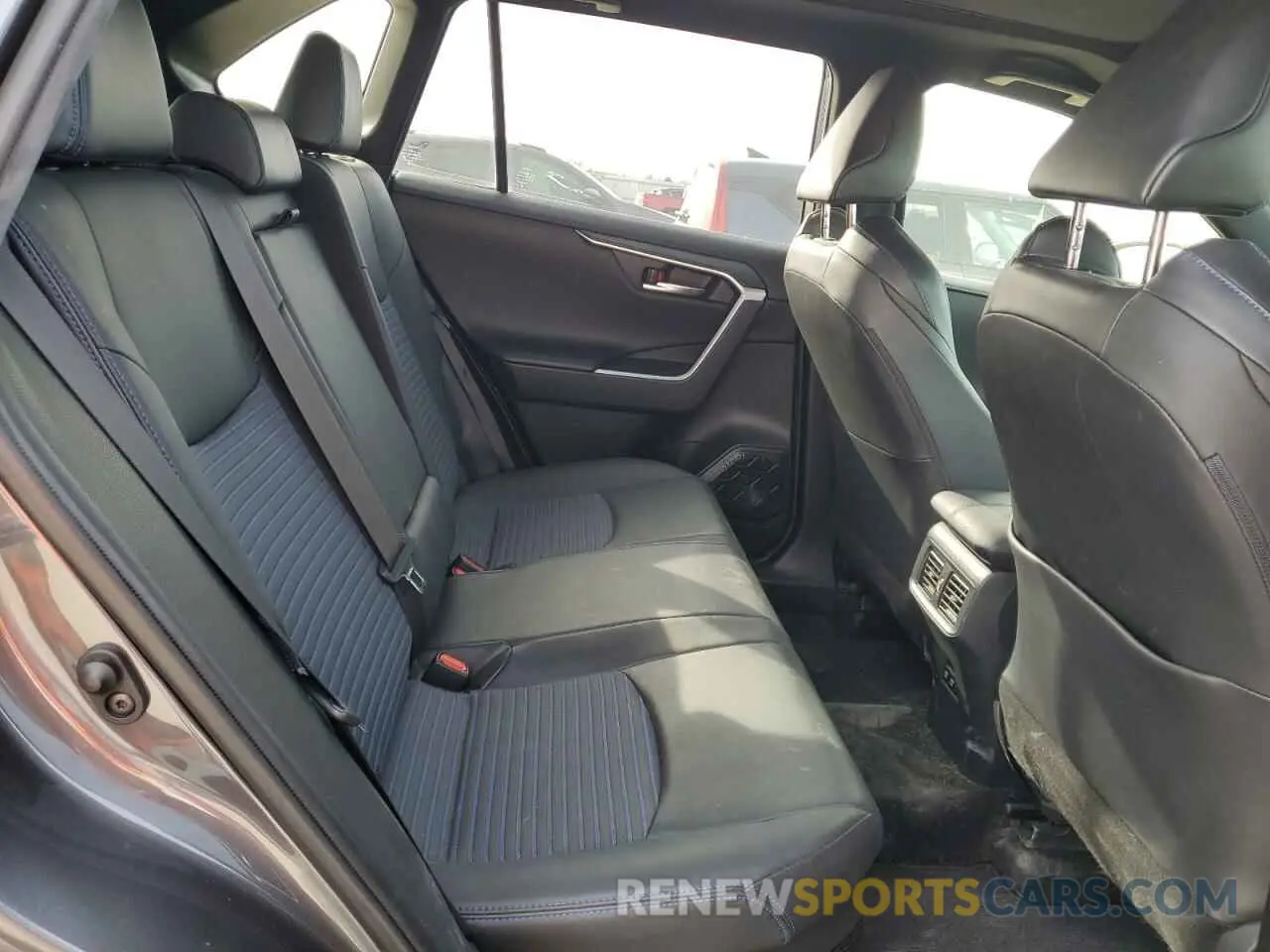 11 Фотография поврежденного автомобиля JTMEWRFV6KJ013084 TOYOTA RAV4 2019