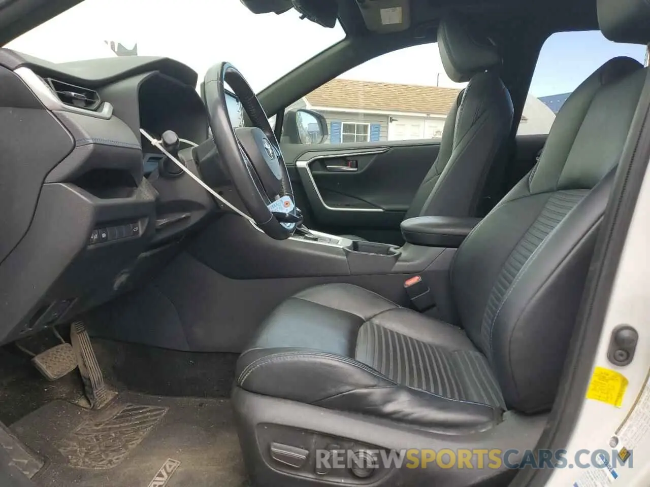 7 Photograph of a damaged car JTMEWRFV6KJ018494 TOYOTA RAV4 2019