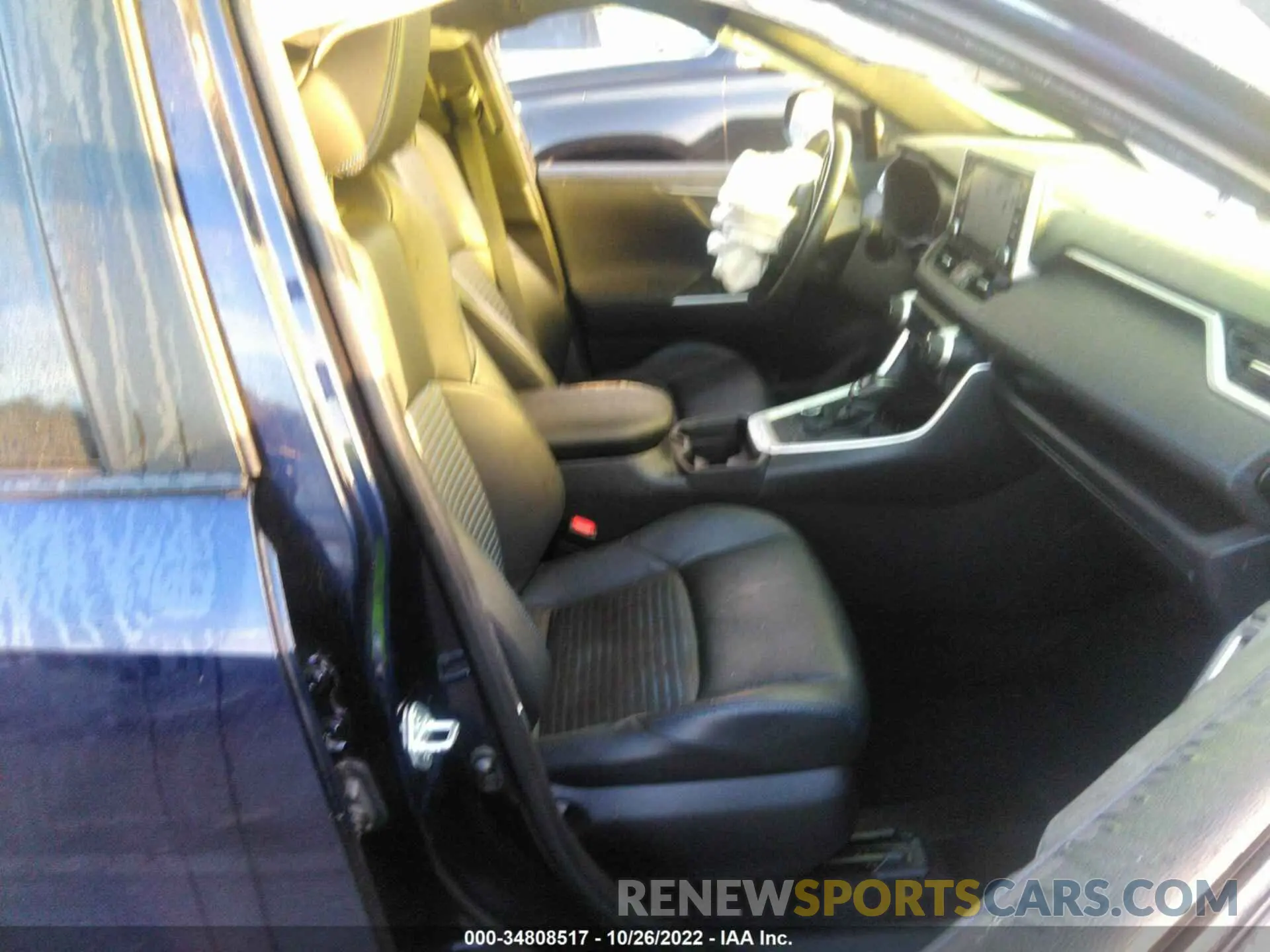 5 Photograph of a damaged car JTMEWRFV8KJ018206 TOYOTA RAV4 2019