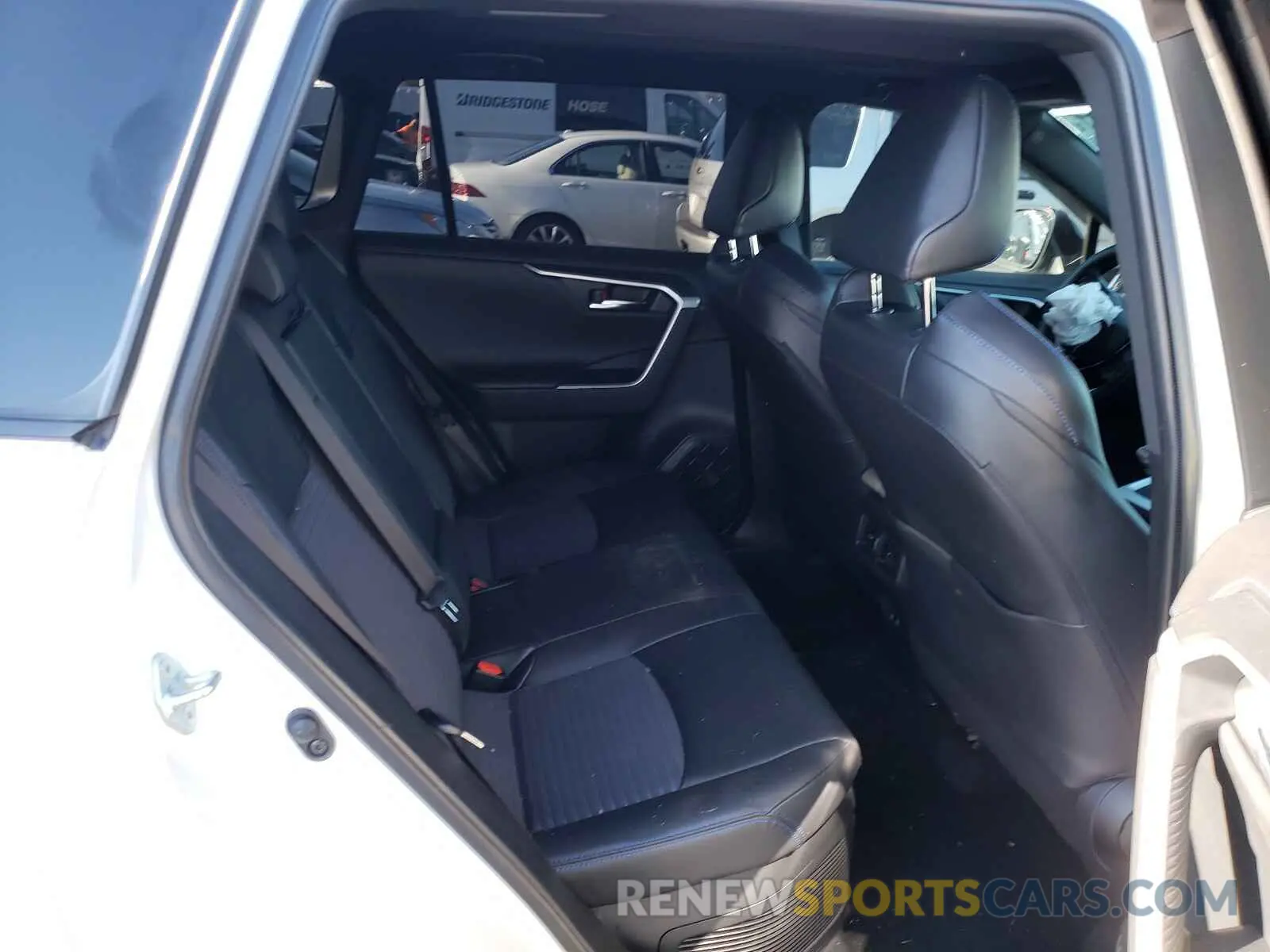 6 Photograph of a damaged car JTMEWRFV9KJ011426 TOYOTA RAV4 2019