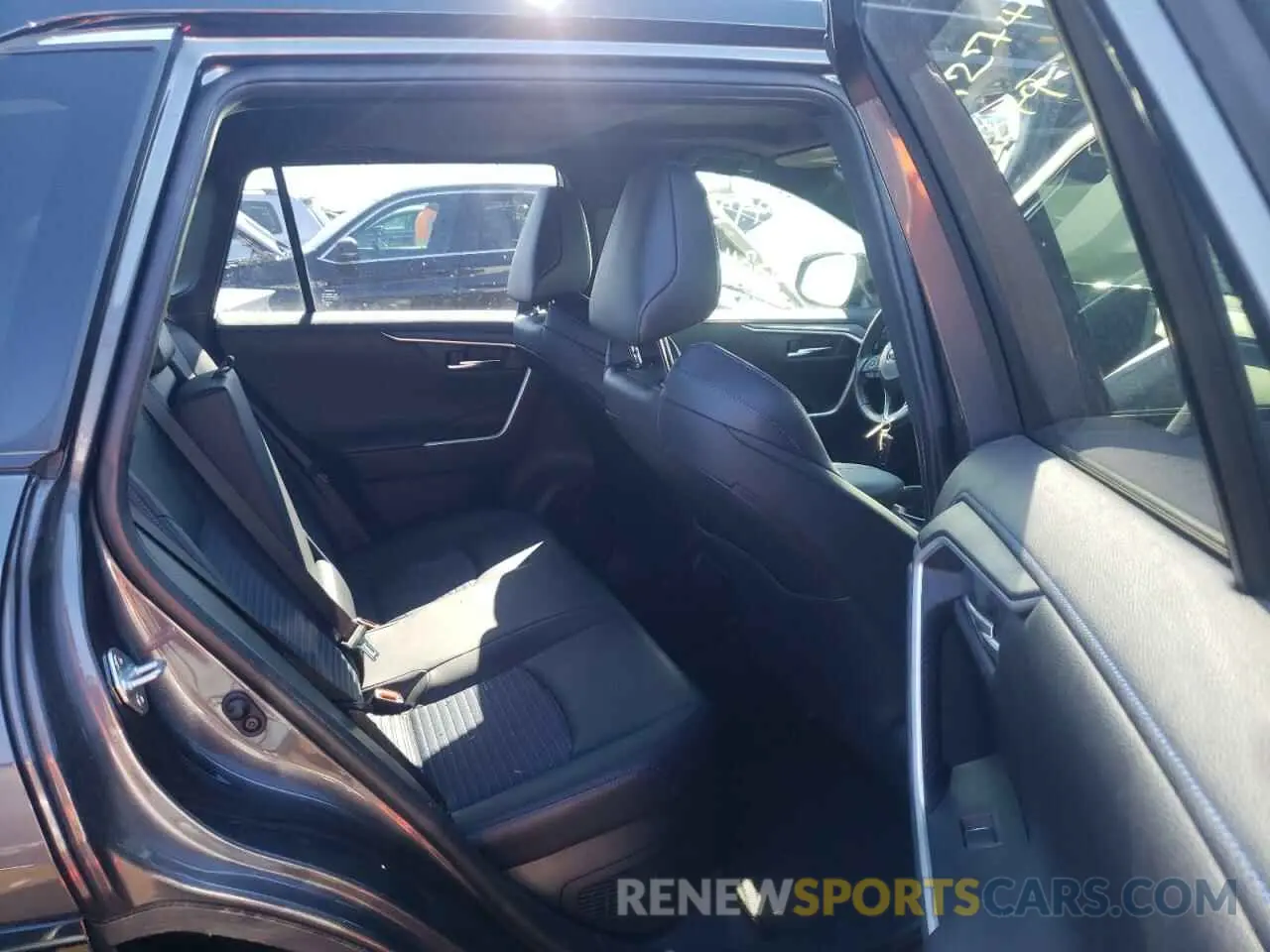 10 Photograph of a damaged car JTMEWRFV9KJ020918 TOYOTA RAV4 2019