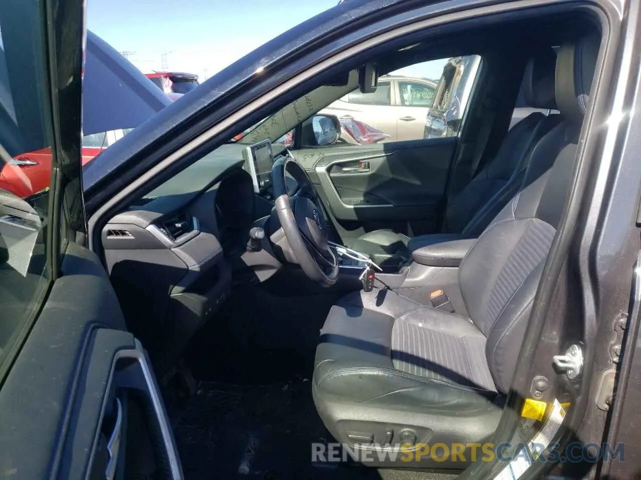 7 Photograph of a damaged car JTMEWRFV9KJ020918 TOYOTA RAV4 2019