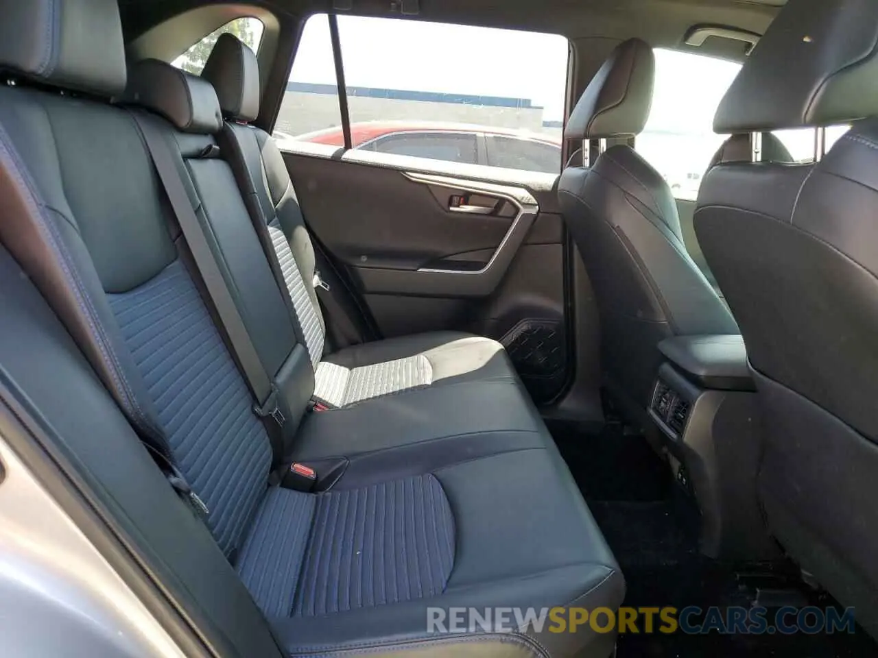 11 Фотография поврежденного автомобиля JTMEWRFVXKD519161 TOYOTA RAV4 2019