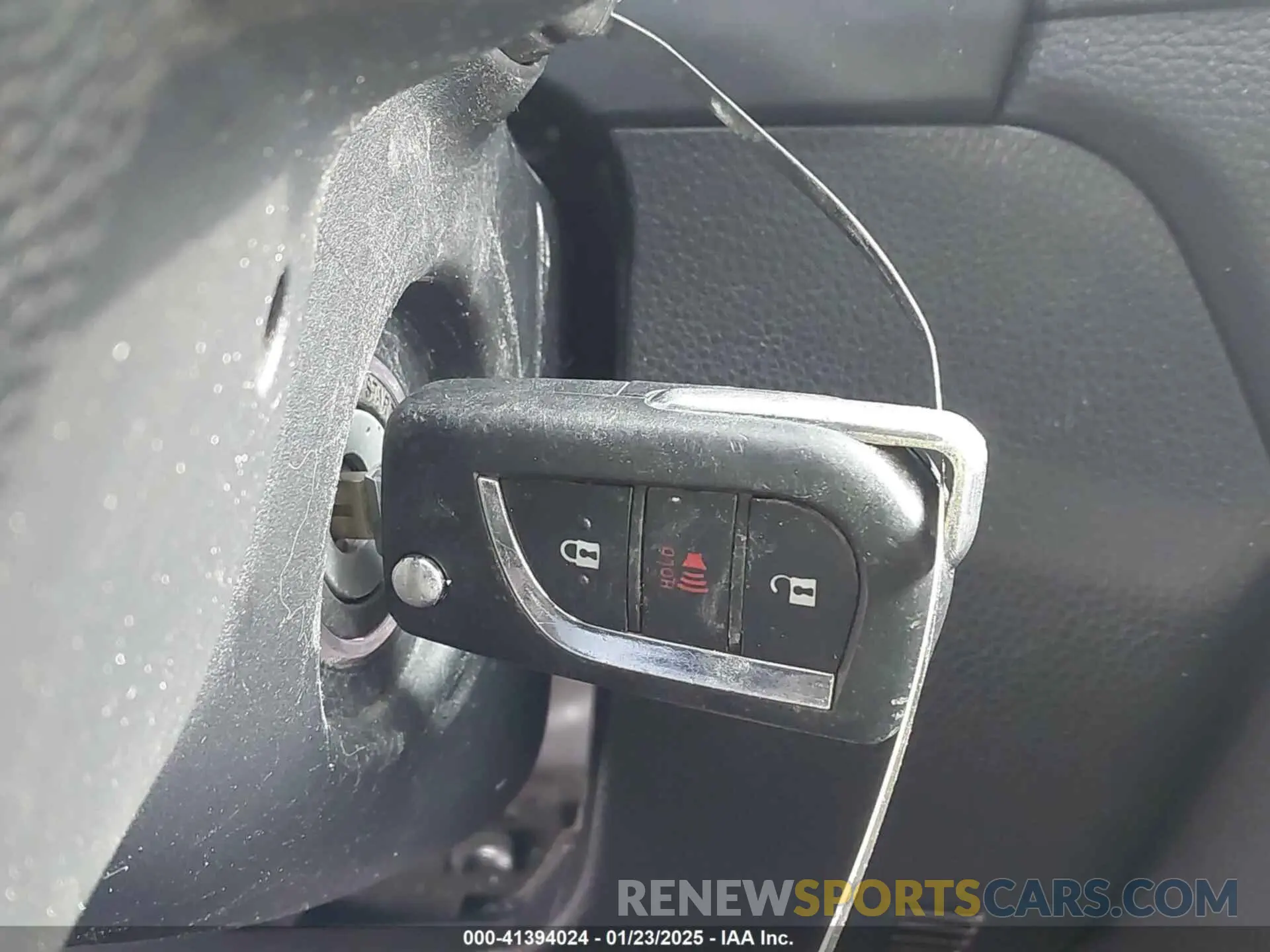 11 Photograph of a damaged car JTMF1RFV0KD031548 TOYOTA RAV4 2019