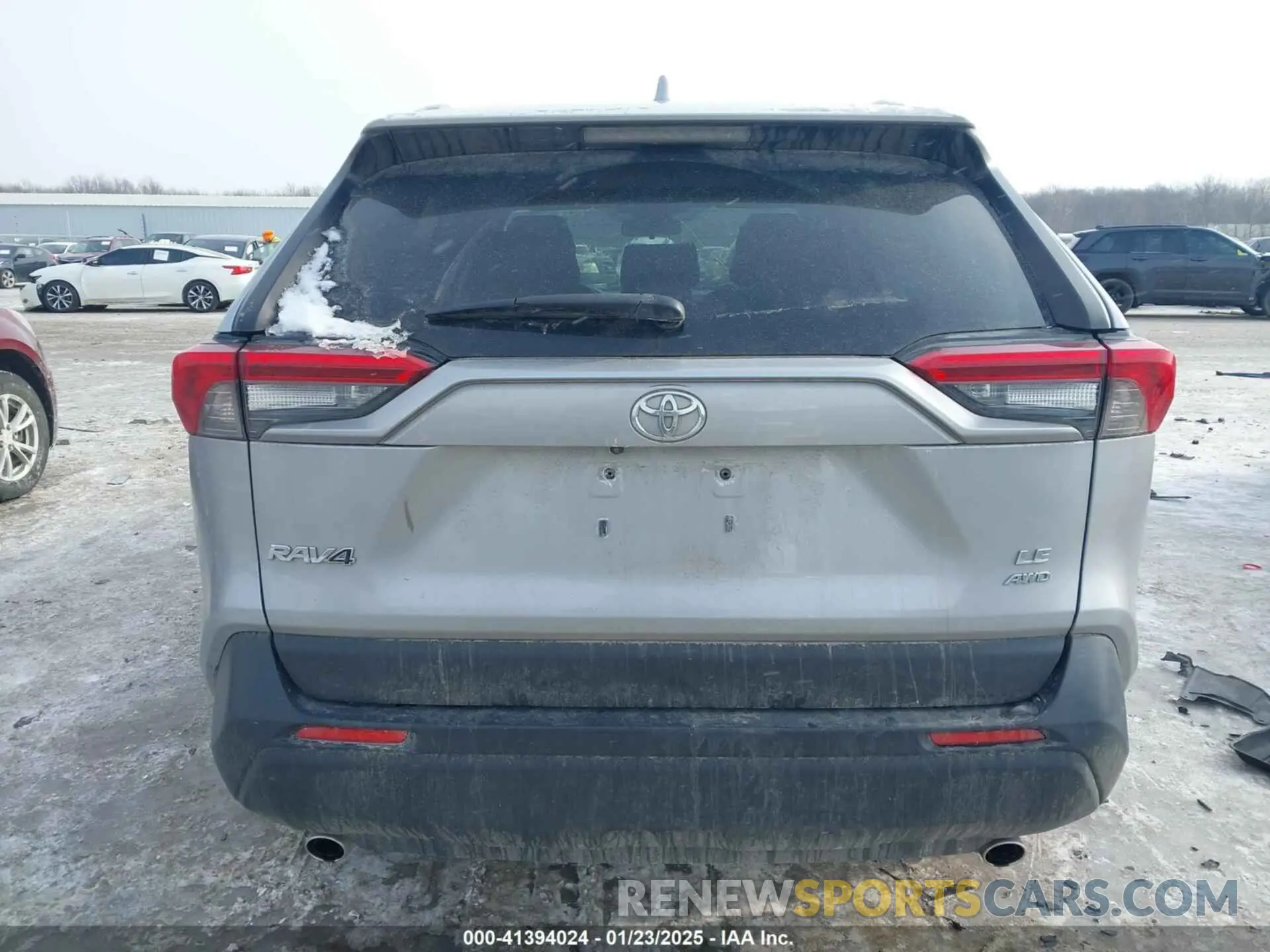 16 Photograph of a damaged car JTMF1RFV0KD031548 TOYOTA RAV4 2019