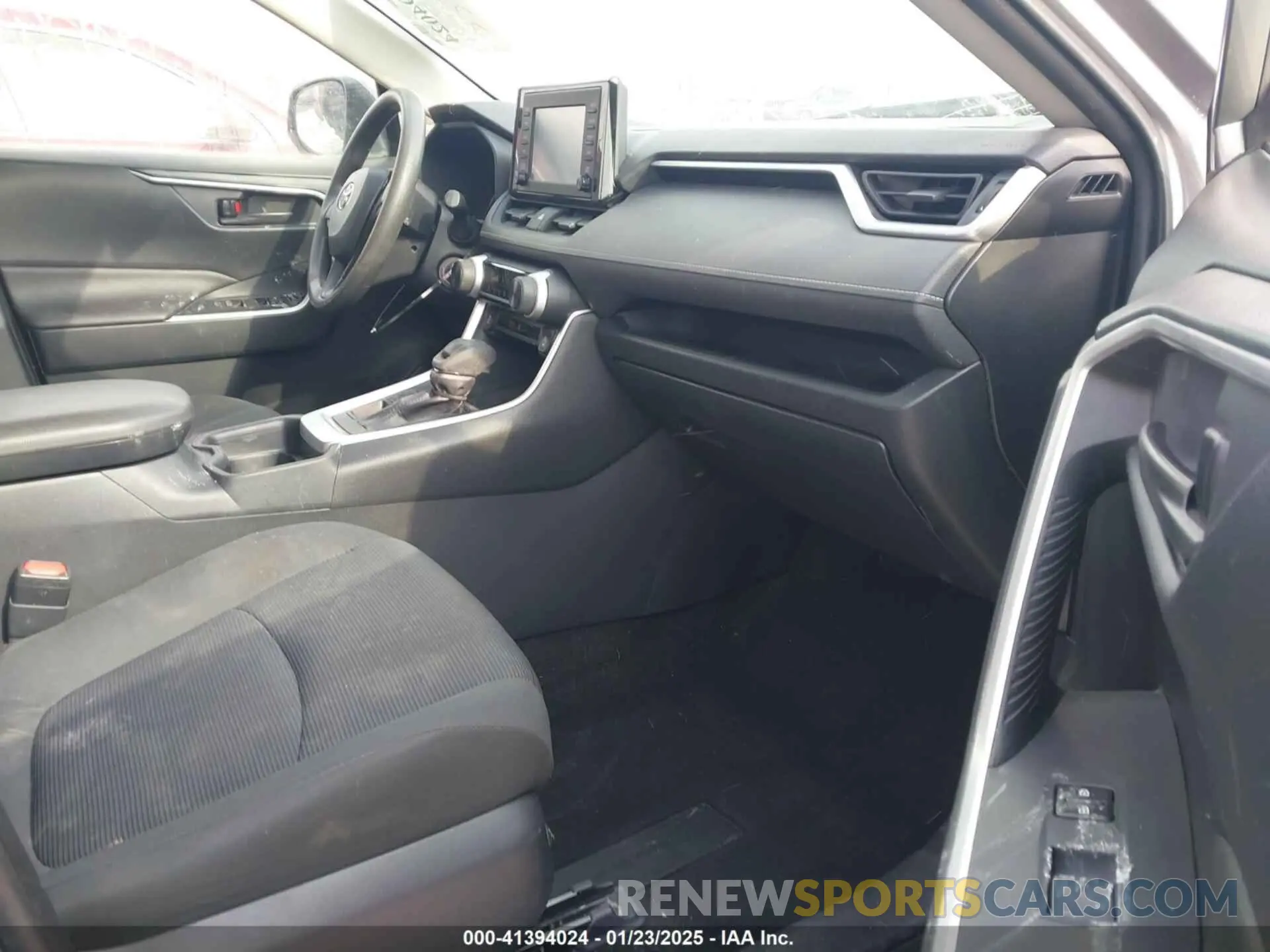 5 Photograph of a damaged car JTMF1RFV0KD031548 TOYOTA RAV4 2019