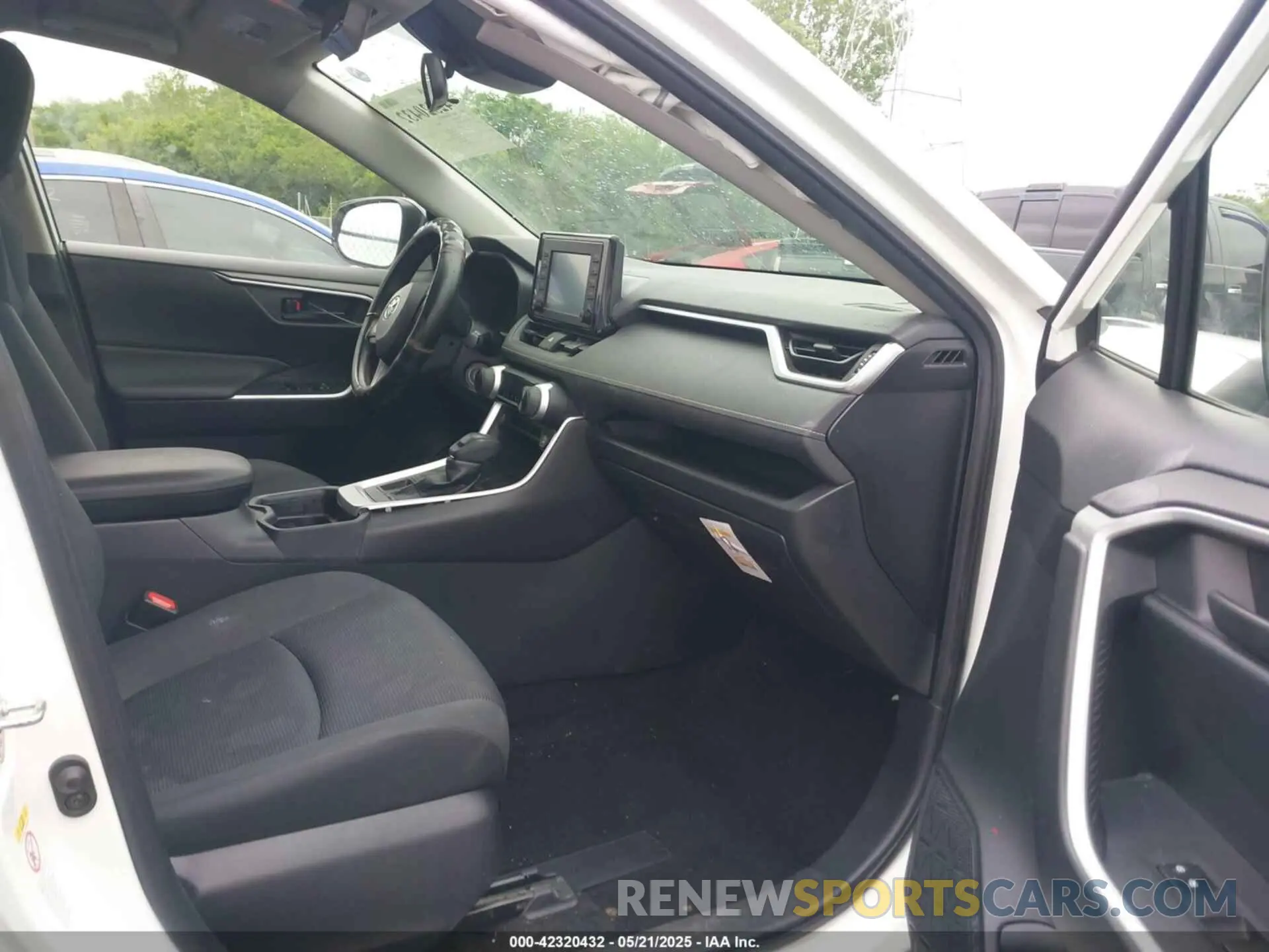 5 Фотография поврежденного автомобиля JTMF1RFV0KD517535 TOYOTA RAV4 2019