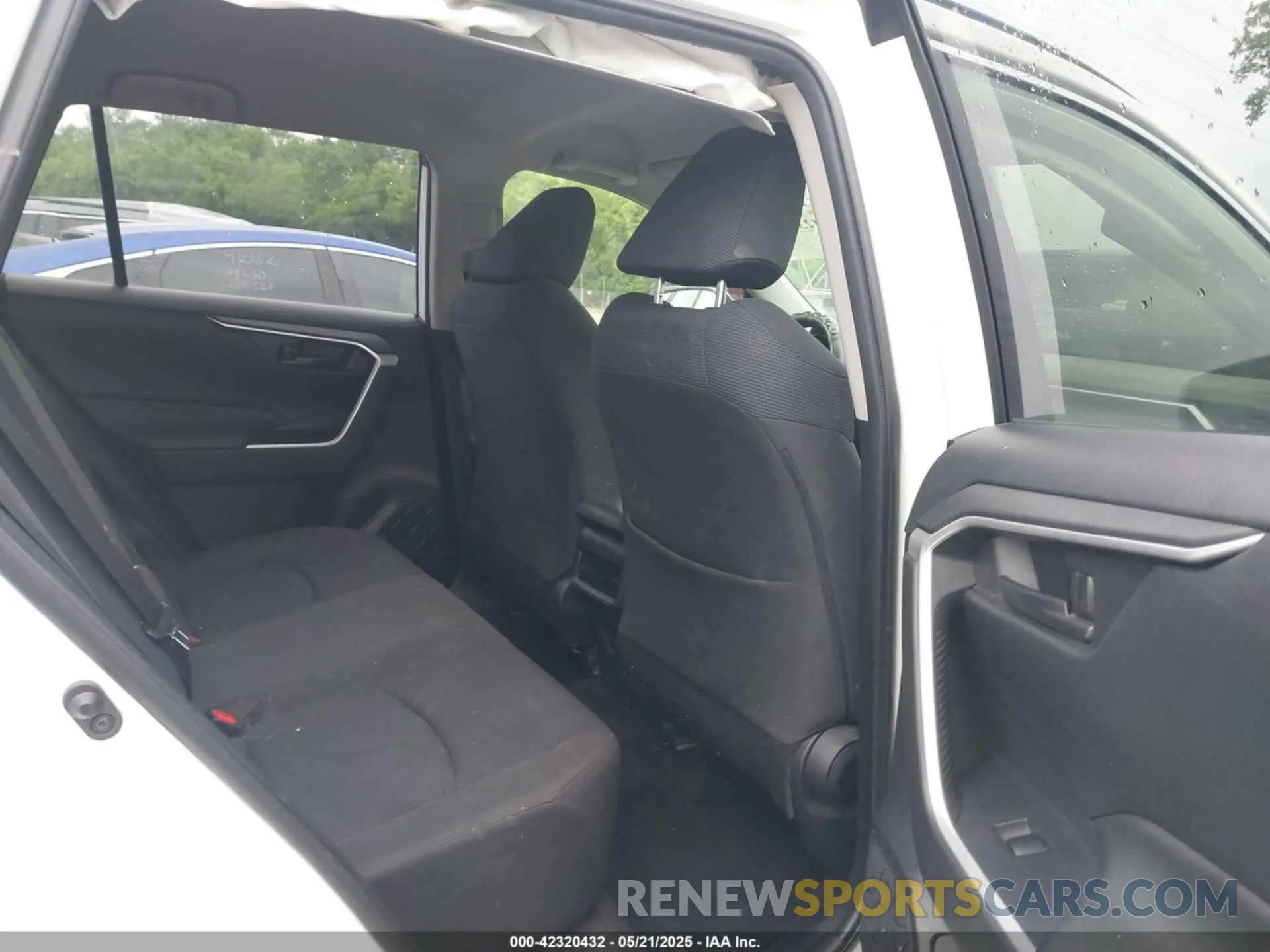 8 Фотография поврежденного автомобиля JTMF1RFV0KD517535 TOYOTA RAV4 2019
