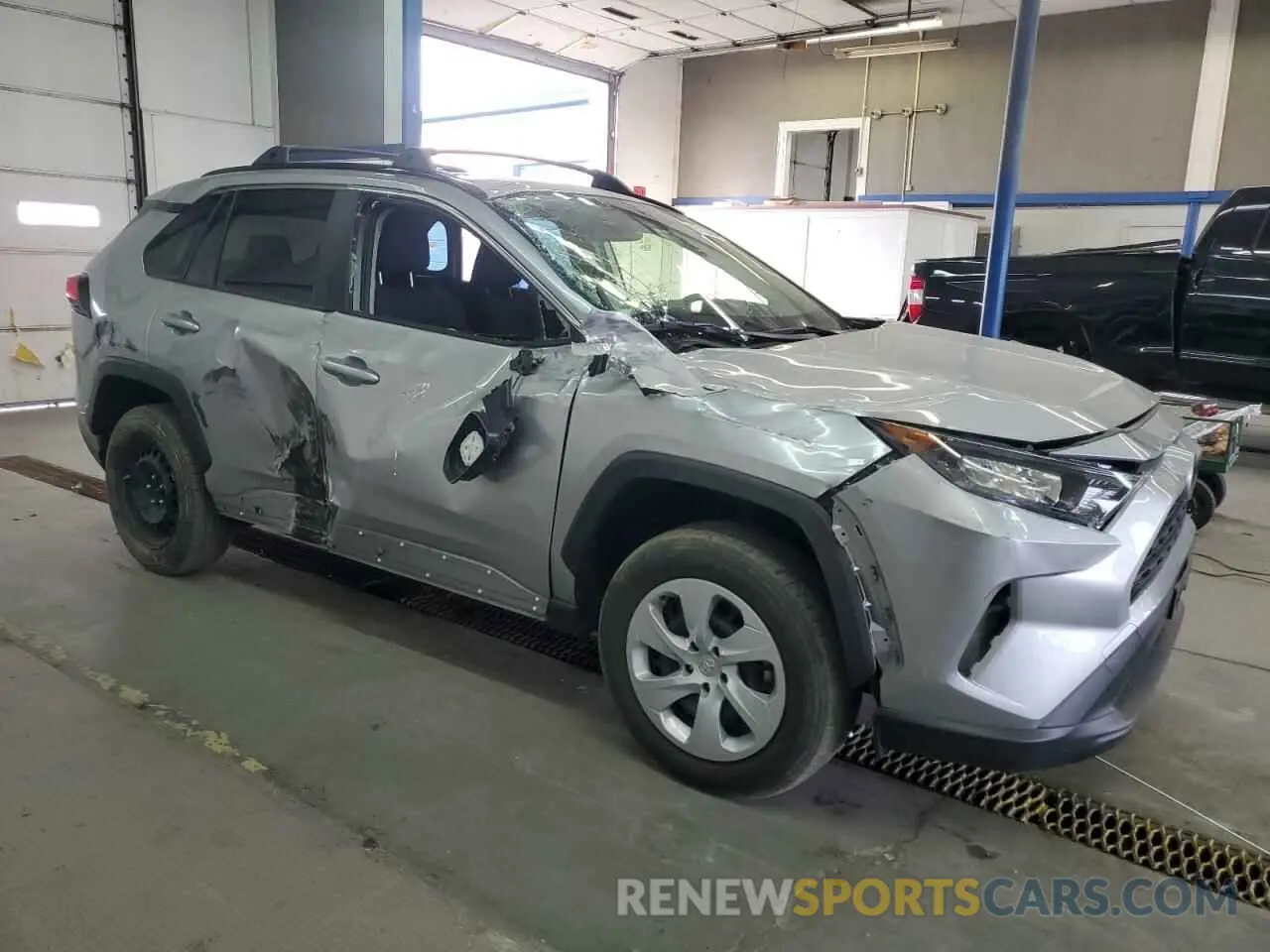 4 Photograph of a damaged car JTMF1RFV0KJ002259 TOYOTA RAV4 2019