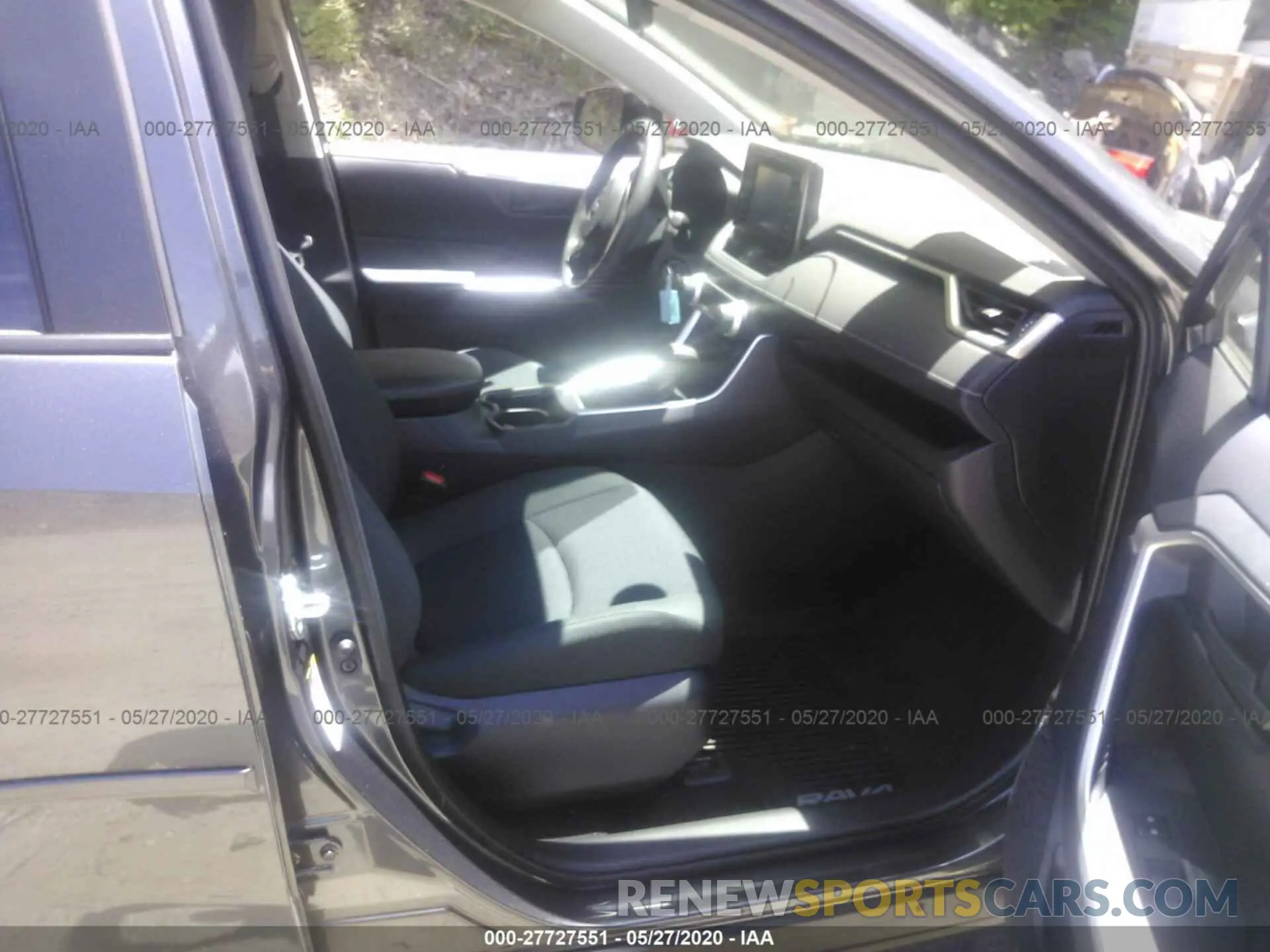5 Photograph of a damaged car JTMF1RFV1KJ012041 TOYOTA RAV4 2019