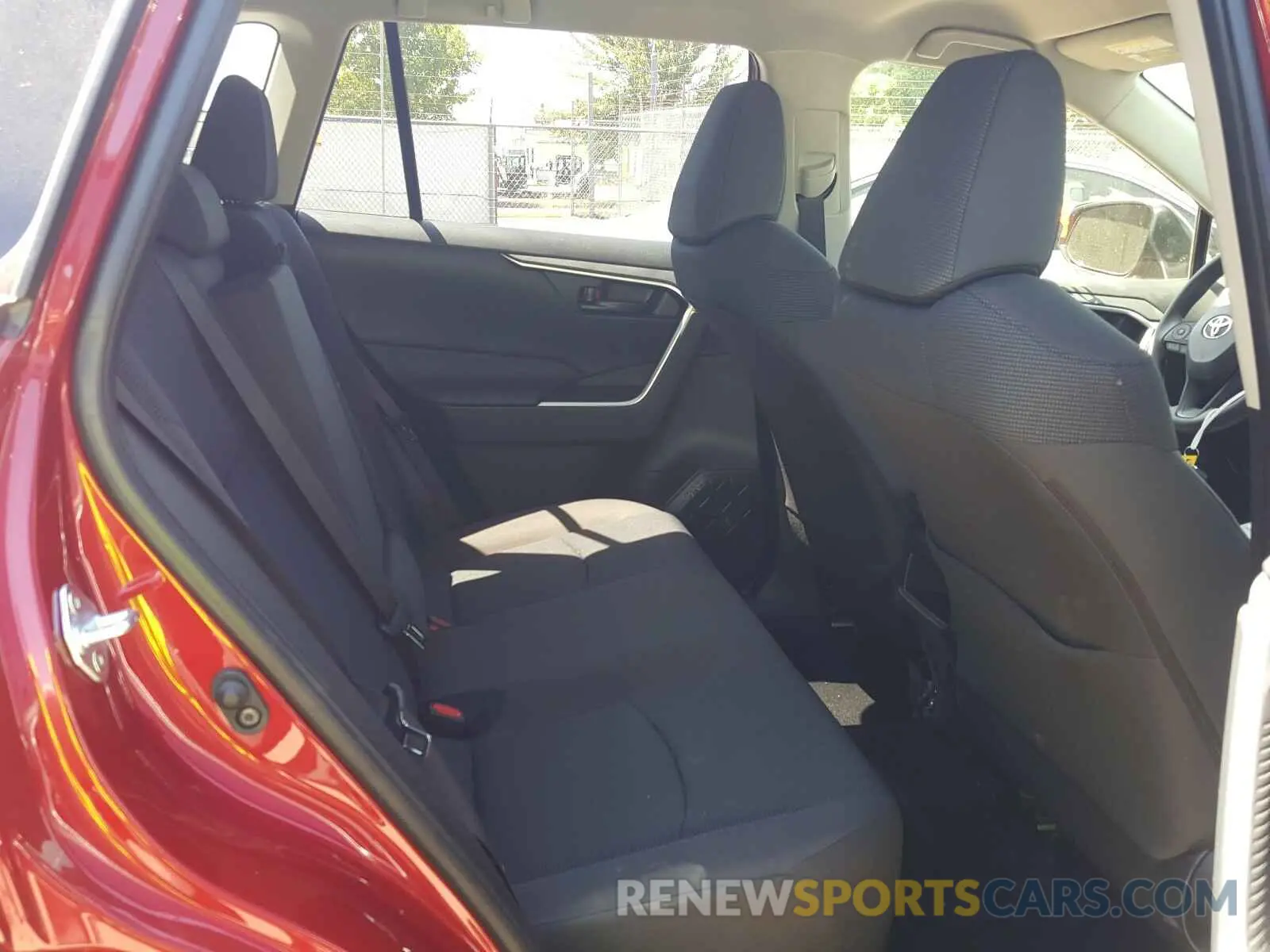 6 Photograph of a damaged car JTMF1RFV2KJ018897 TOYOTA RAV4 2019