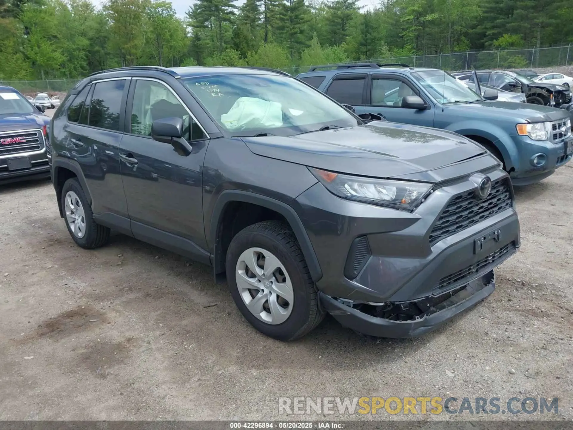 1 Photograph of a damaged car JTMF1RFV3KD033374 TOYOTA RAV4 2019