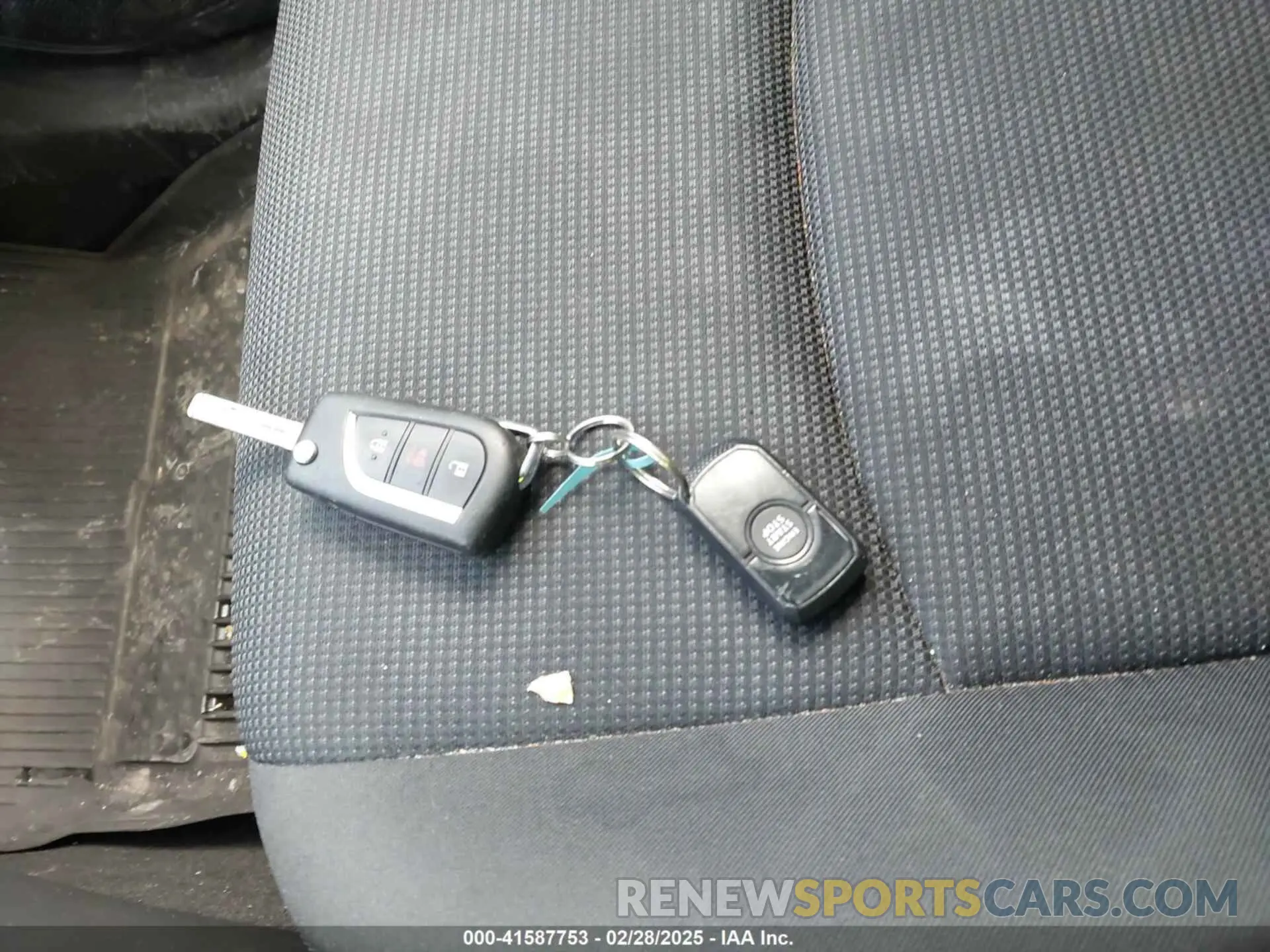 11 Фотография поврежденного автомобиля JTMF1RFV3KD035917 TOYOTA RAV4 2019