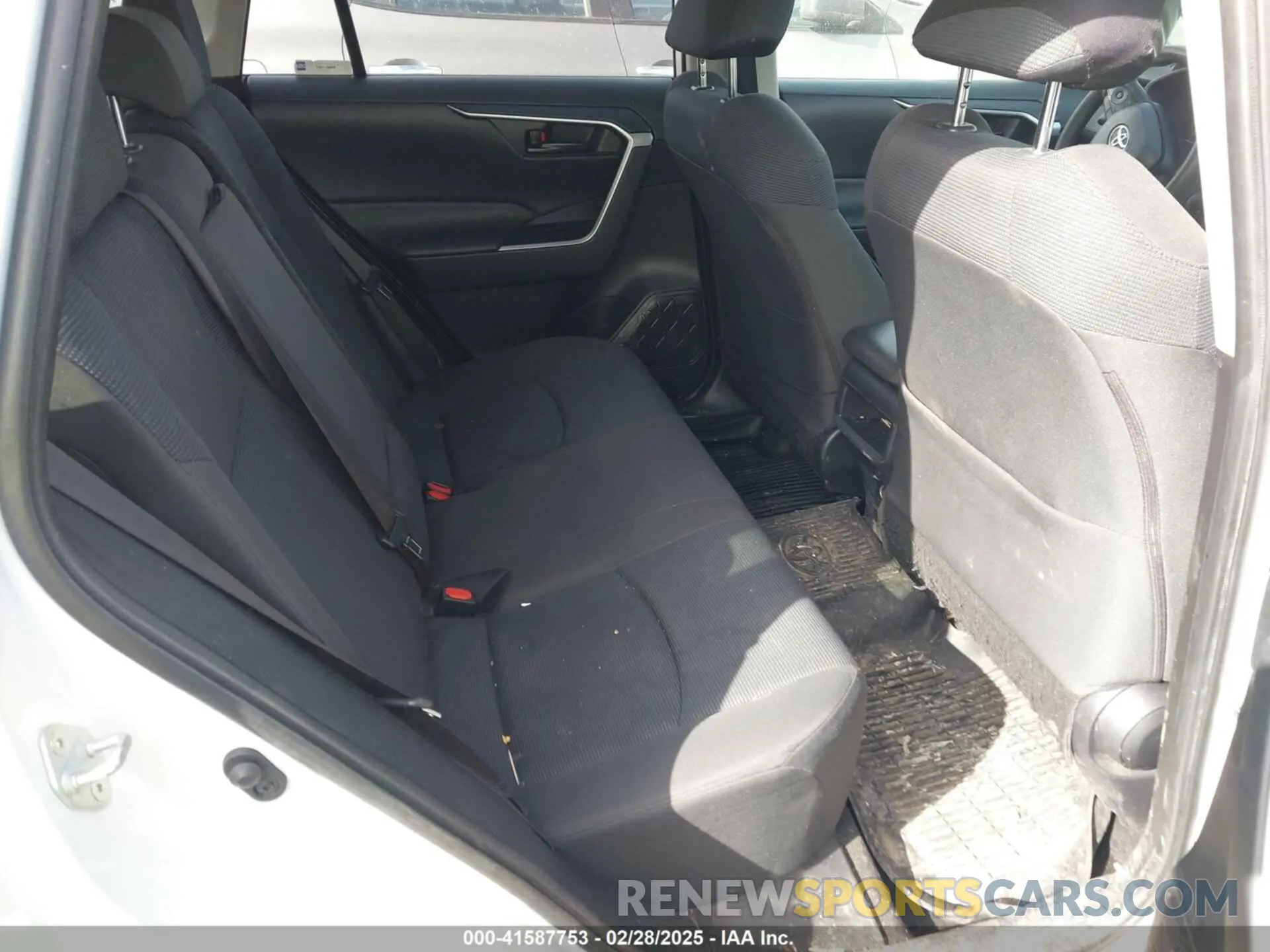8 Фотография поврежденного автомобиля JTMF1RFV3KD035917 TOYOTA RAV4 2019