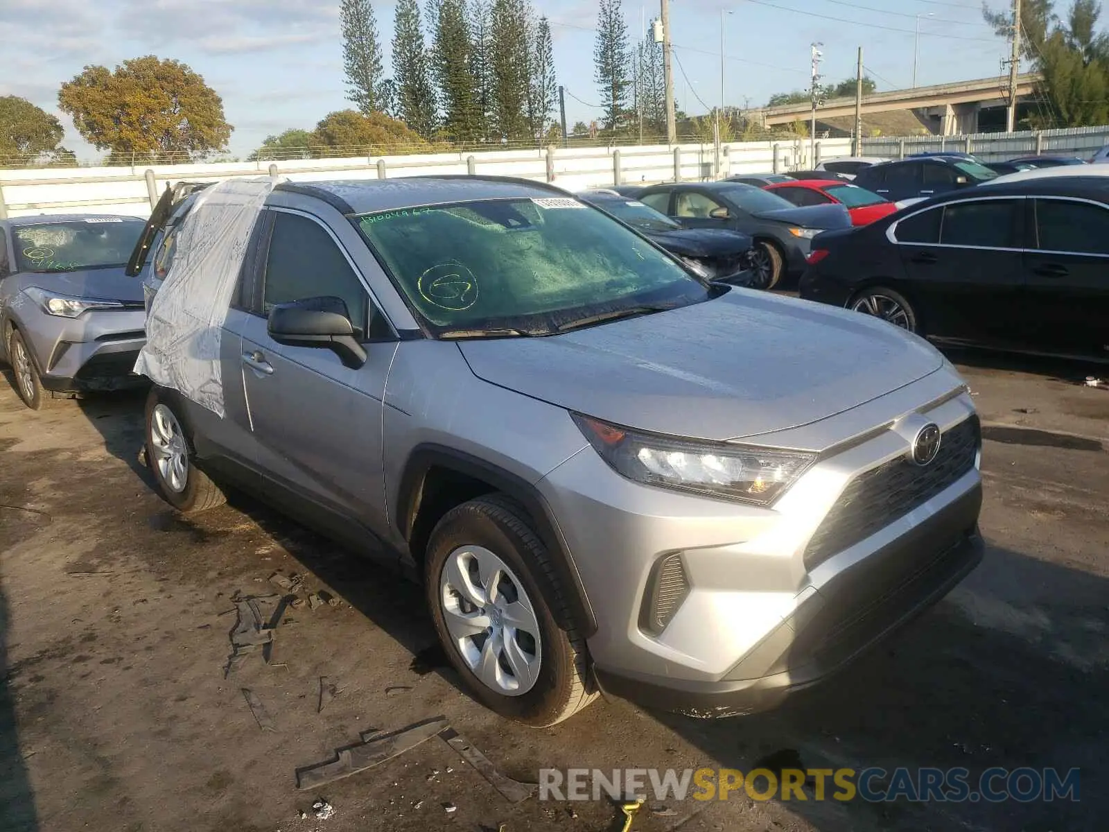1 Photograph of a damaged car JTMF1RFV3KD040017 TOYOTA RAV4 2019