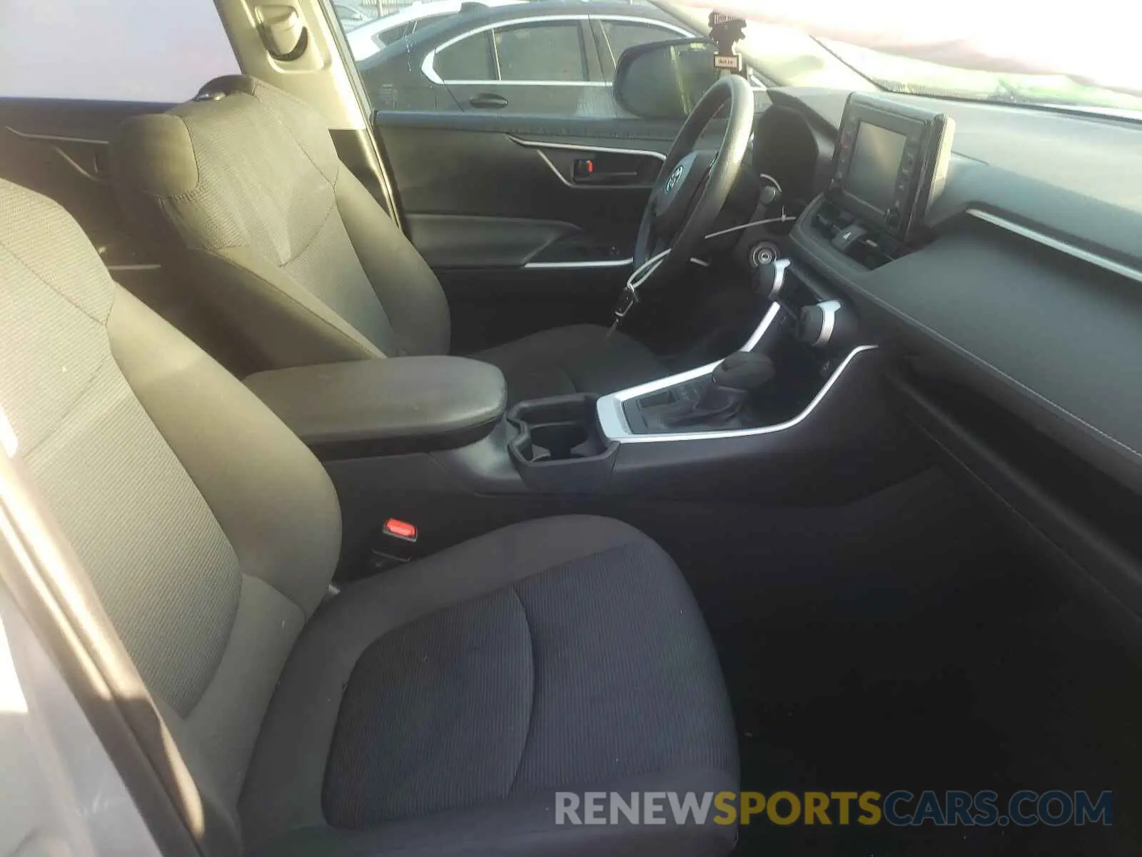 5 Photograph of a damaged car JTMF1RFV3KD040017 TOYOTA RAV4 2019