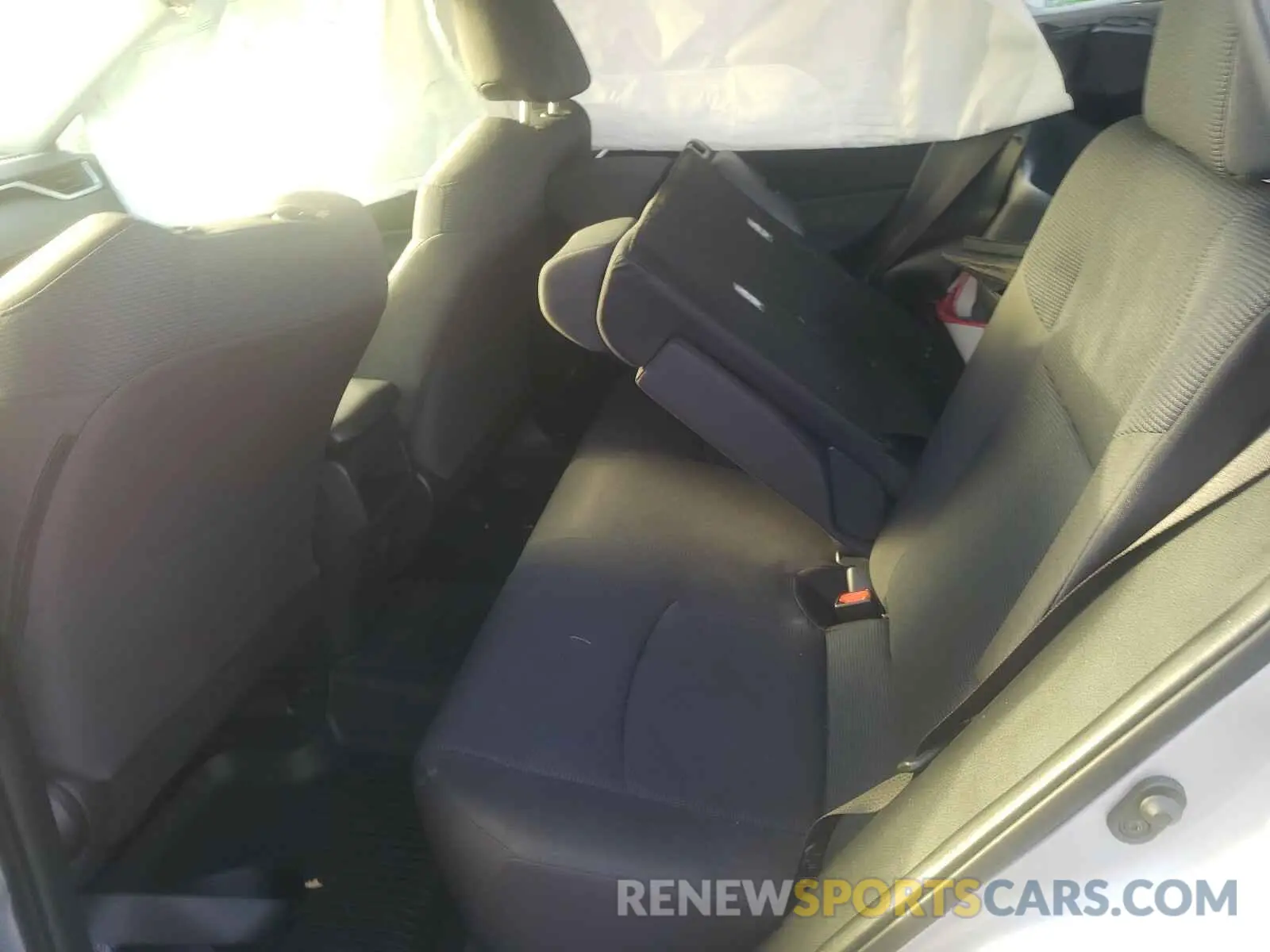 6 Photograph of a damaged car JTMF1RFV3KD040017 TOYOTA RAV4 2019
