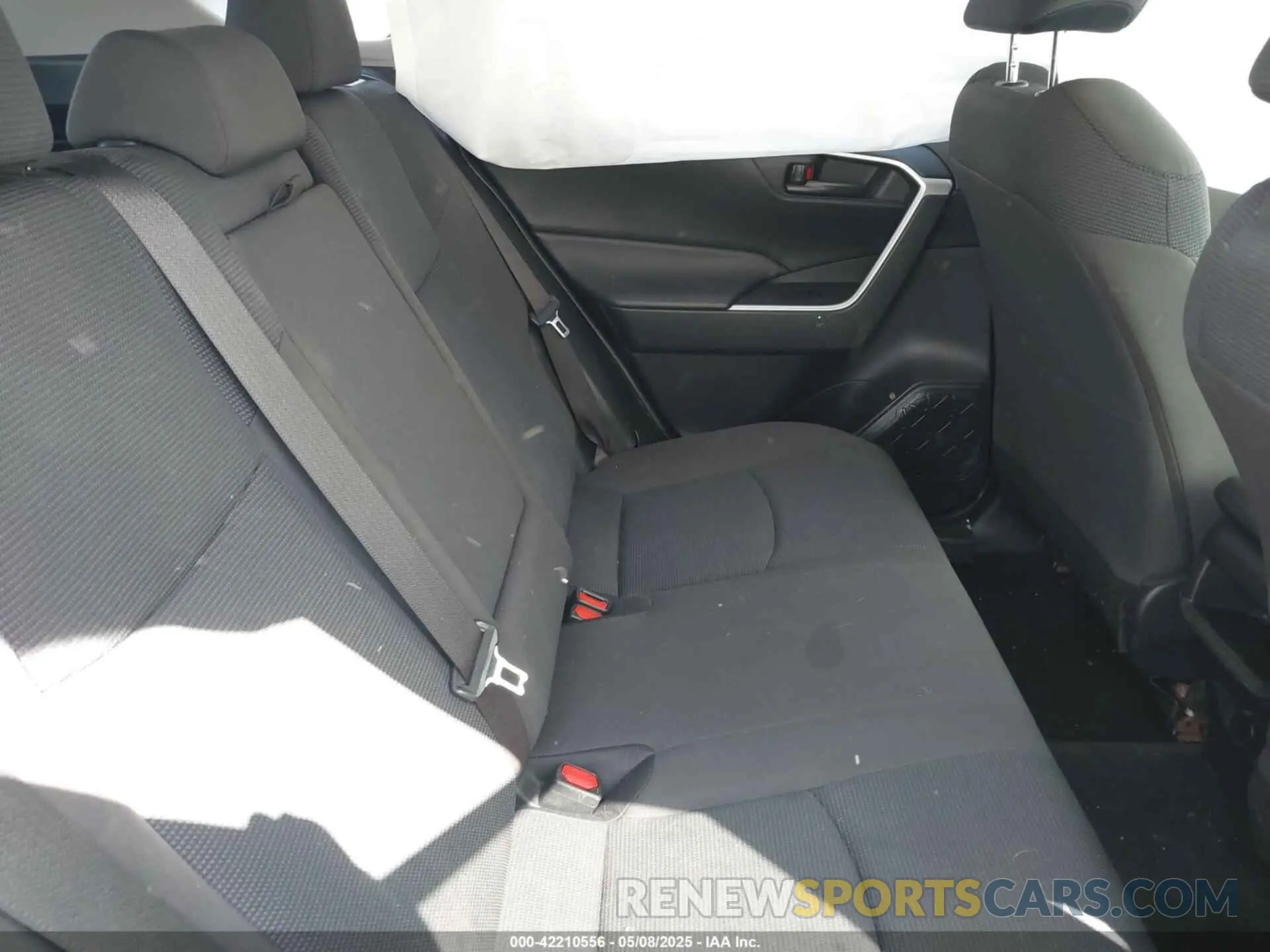 8 Фотография поврежденного автомобиля JTMF1RFV3KJ002983 TOYOTA RAV4 2019
