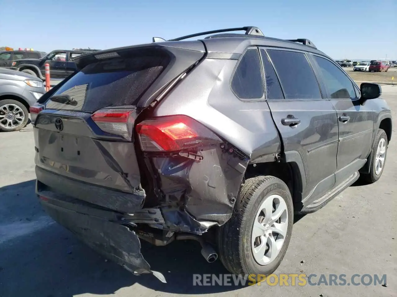 4 Photograph of a damaged car JTMF1RFV5KJ004153 TOYOTA RAV4 2019