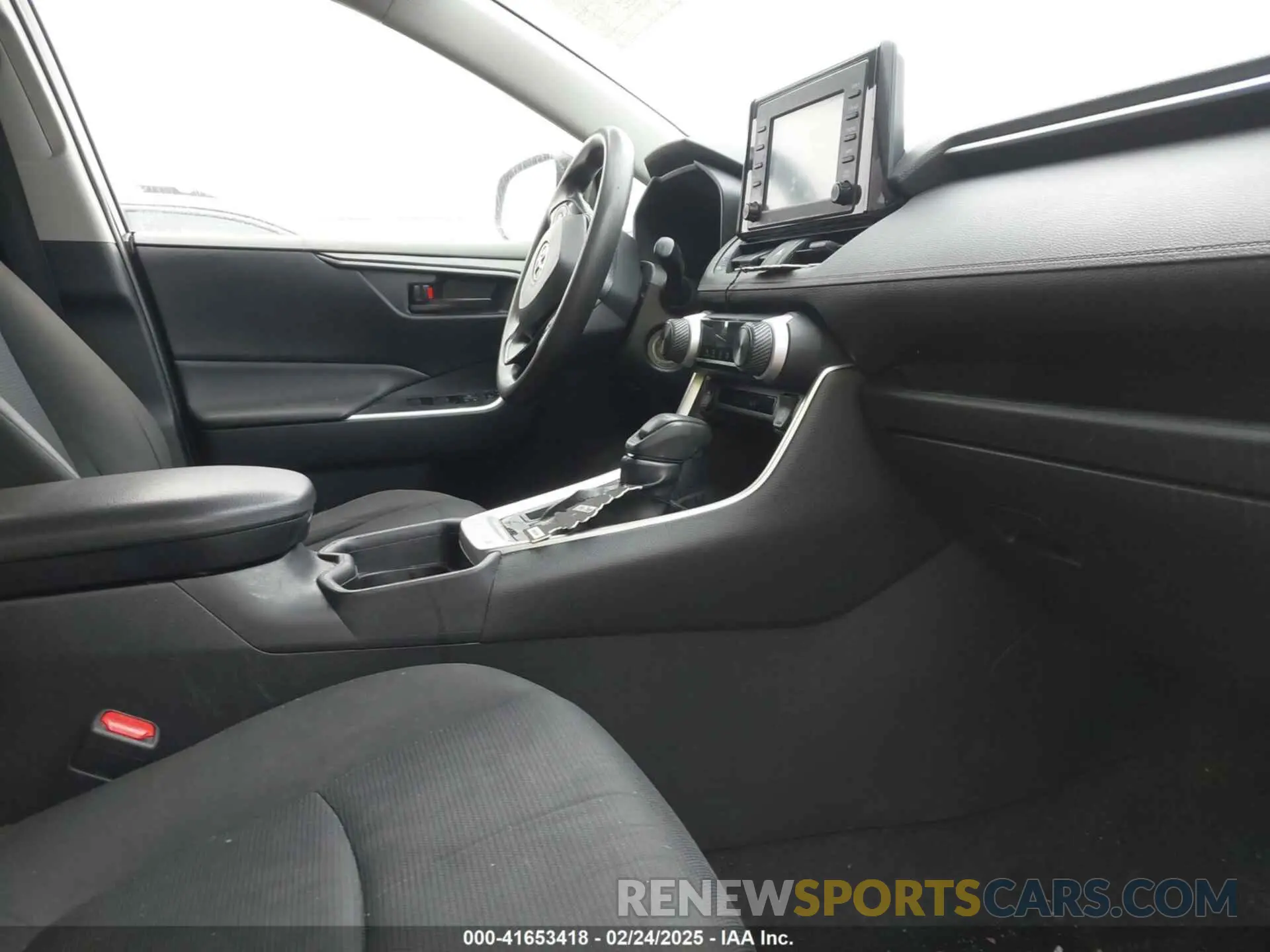5 Photograph of a damaged car JTMF1RFV5KJ011541 TOYOTA RAV4 2019