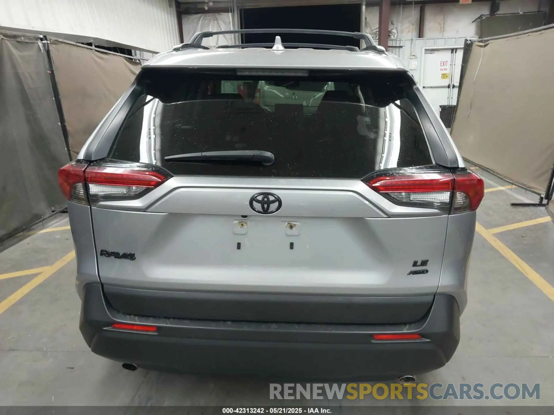 16 Photograph of a damaged car JTMF1RFV7KD043650 TOYOTA RAV4 2019