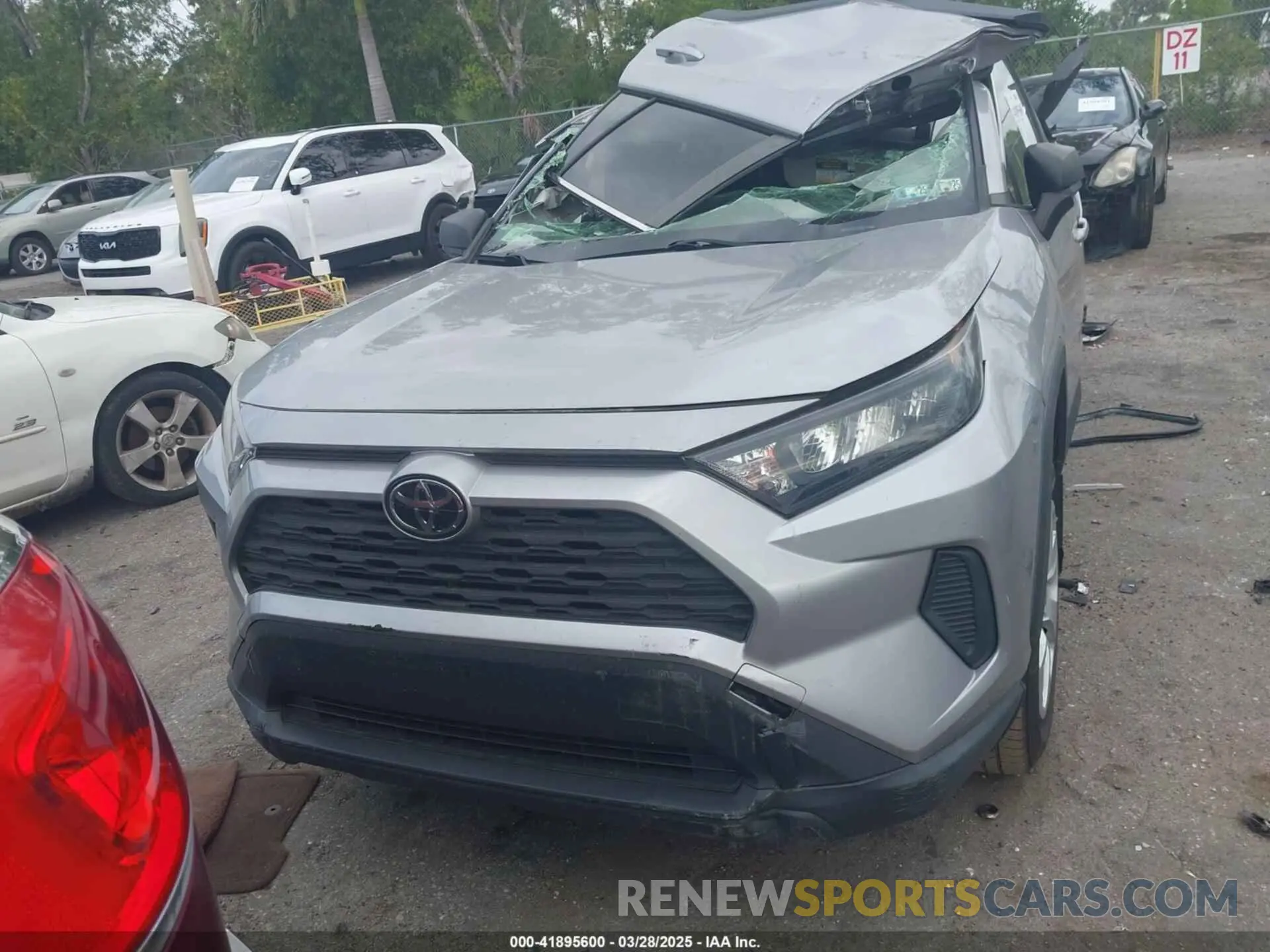 11 Фотография поврежденного автомобиля JTMF1RFV9KD012402 TOYOTA RAV4 2019