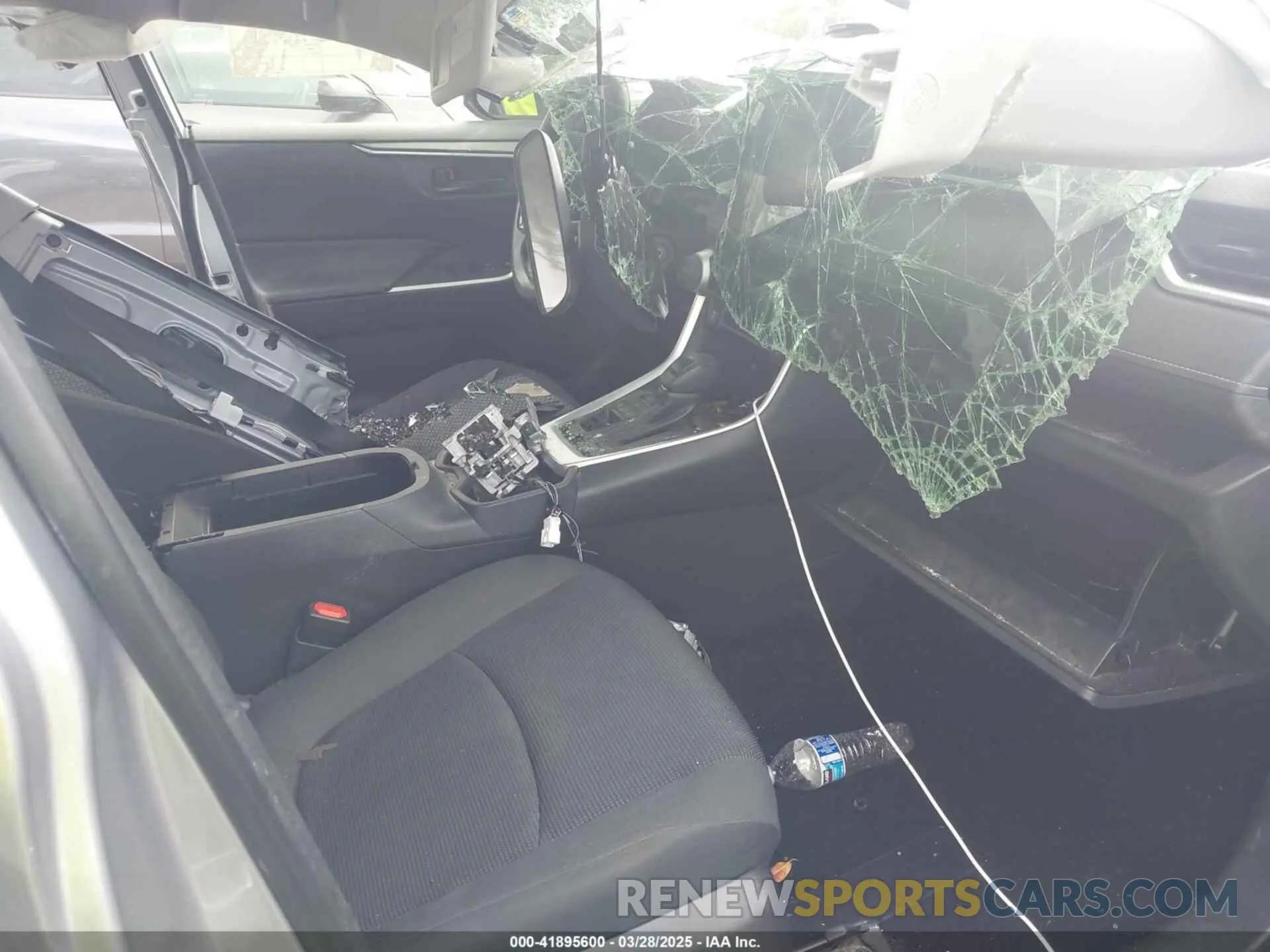 5 Фотография поврежденного автомобиля JTMF1RFV9KD012402 TOYOTA RAV4 2019