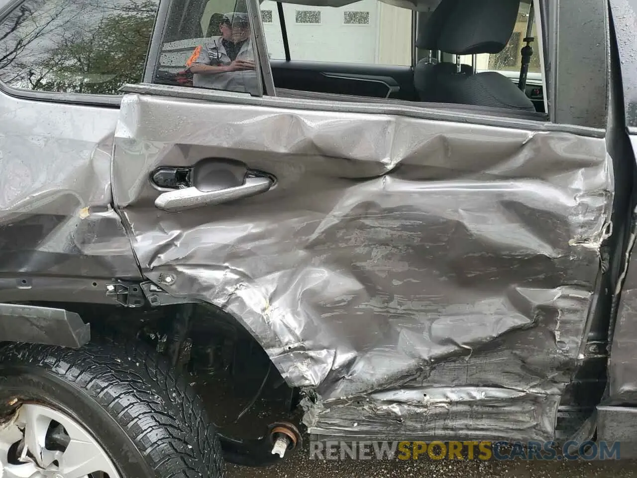 11 Photograph of a damaged car JTMF1RFVXKJ010725 TOYOTA RAV4 2019