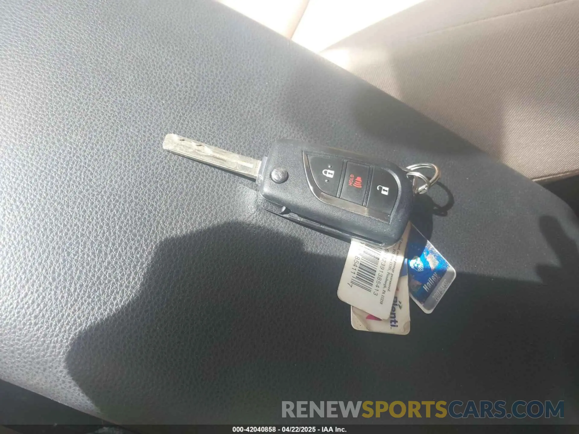 11 Фотография поврежденного автомобиля JTMG1RFV0KD043865 TOYOTA RAV4 2019