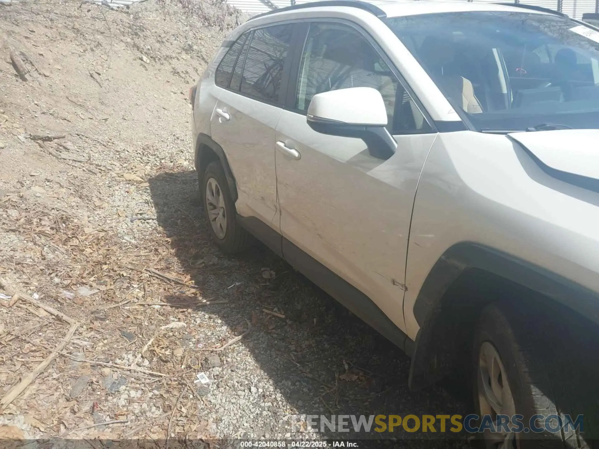 12 Фотография поврежденного автомобиля JTMG1RFV0KD043865 TOYOTA RAV4 2019